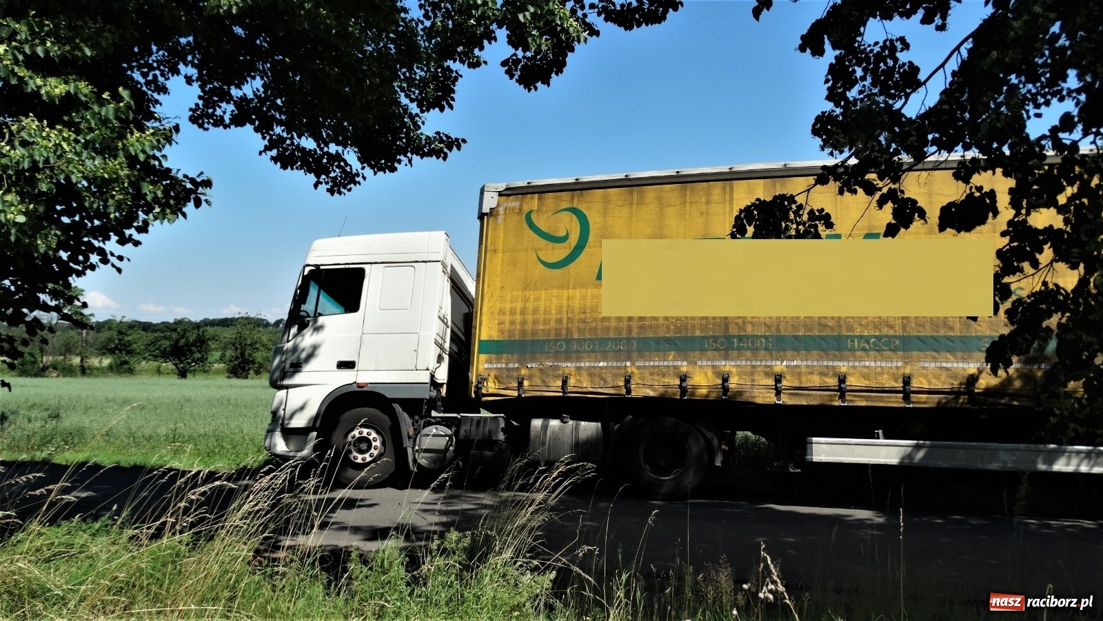 Zdjęcie w galerii na portalu naszraciborz.pl: Długa w Łańcach dziurawa jak ser szwajcarski  wiadomości z regionu