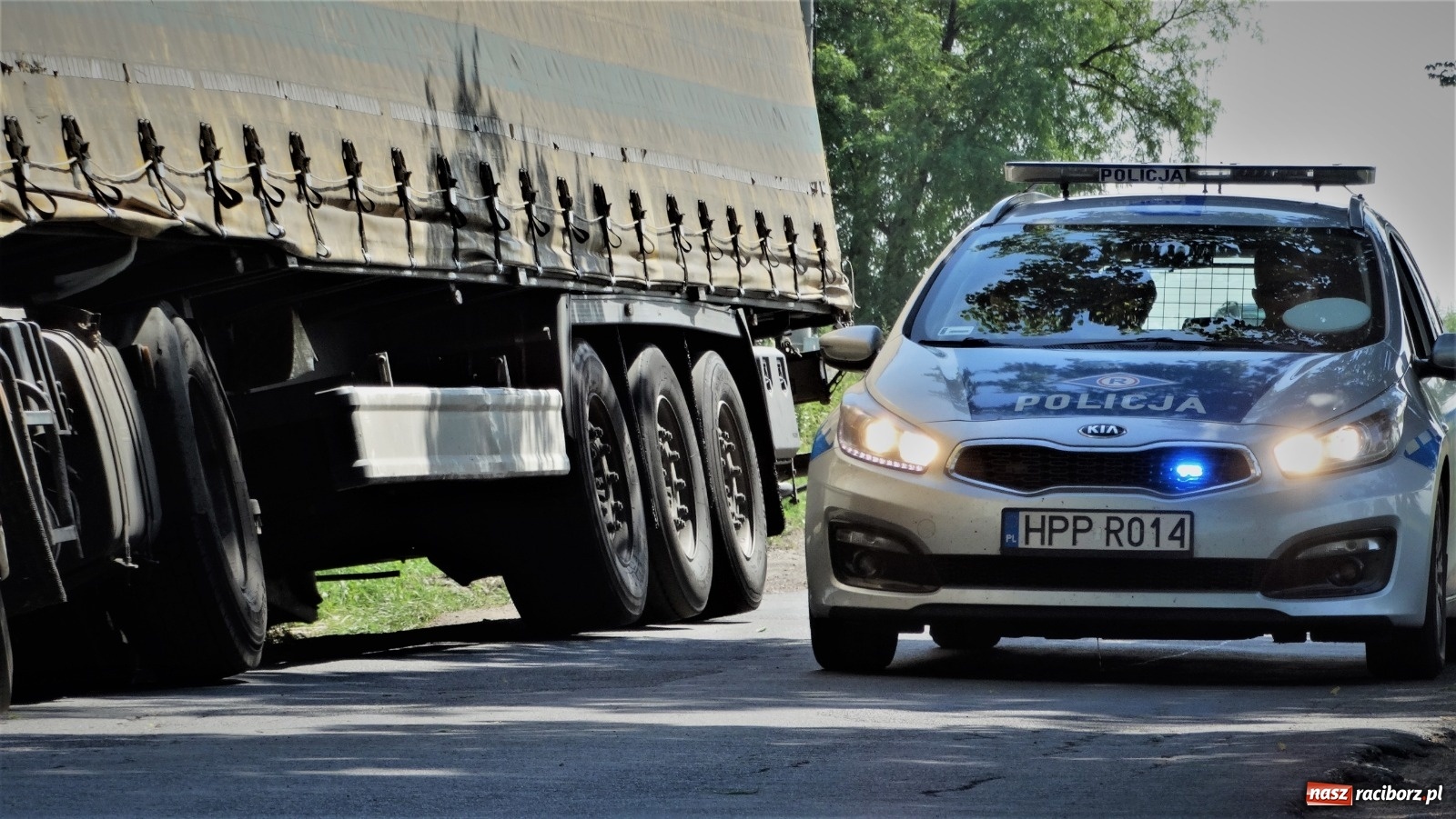 Zdjęcie w galerii na portalu naszraciborz.pl: Długa w Łańcach dziurawa jak ser szwajcarski  wiadomości z regionu