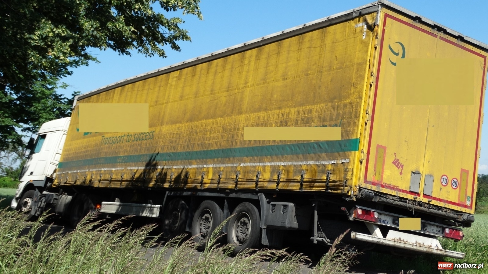 Zdjęcie w galerii na portalu naszraciborz.pl: Długa w Łańcach dziurawa jak ser szwajcarski  wiadomości z regionu