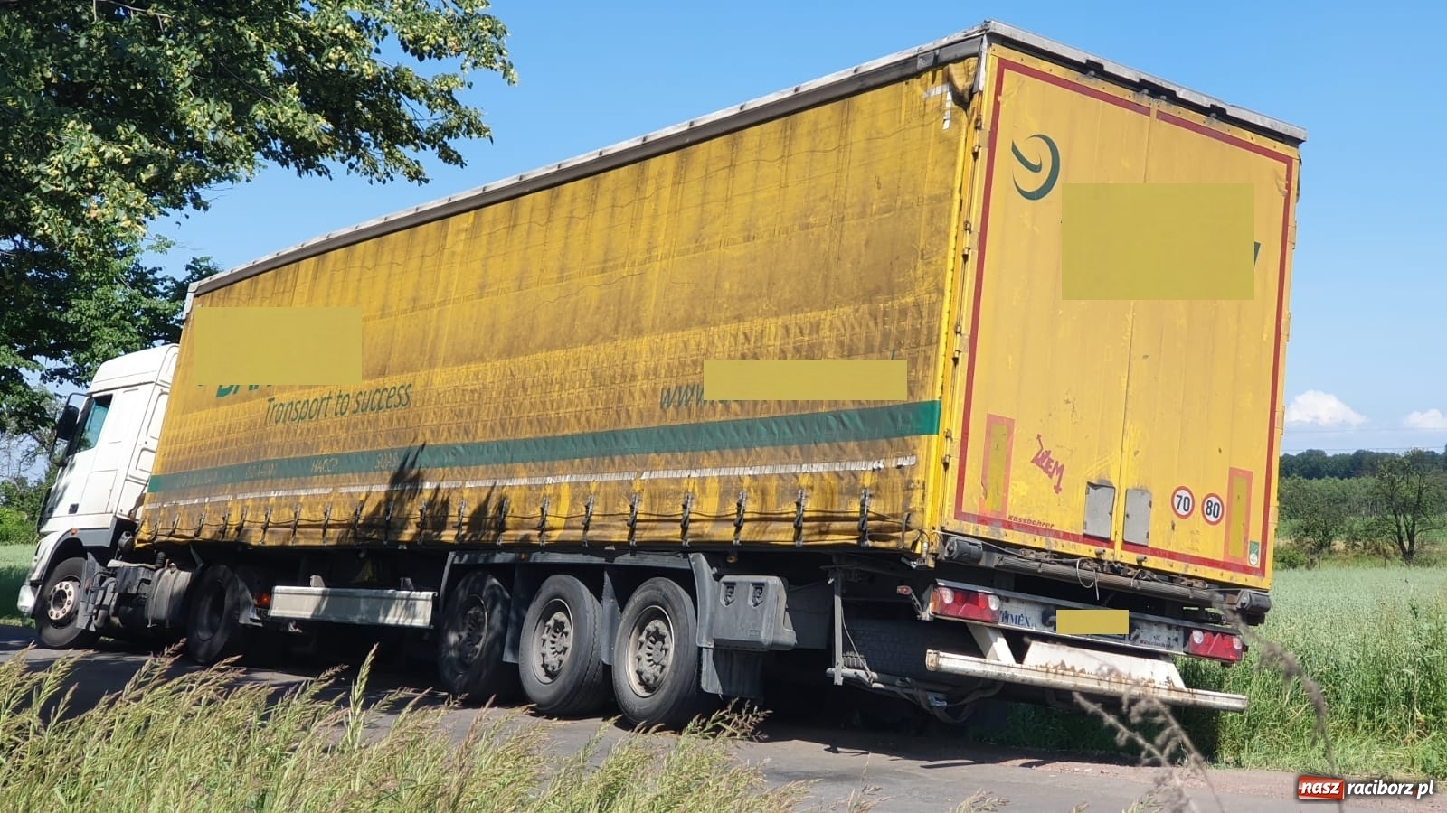 Zdjęcie w galerii na portalu naszraciborz.pl: Długa w Łańcach dziurawa jak ser szwajcarski  wiadomości z regionu