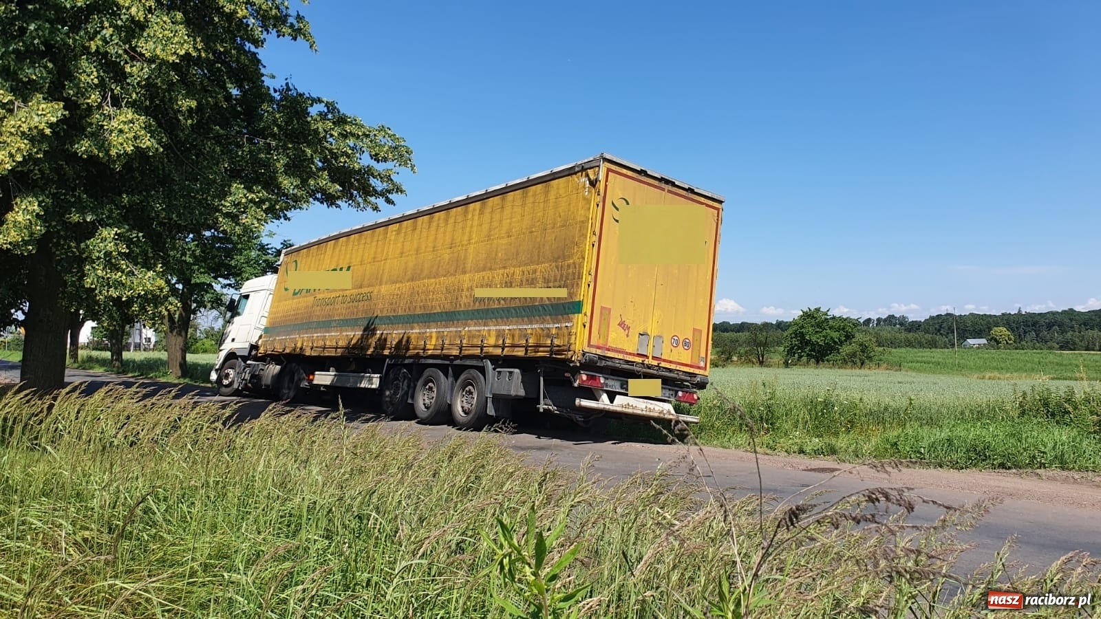 Zdjęcie w galerii na portalu naszraciborz.pl: Długa w Łańcach dziurawa jak ser szwajcarski  wiadomości z regionu