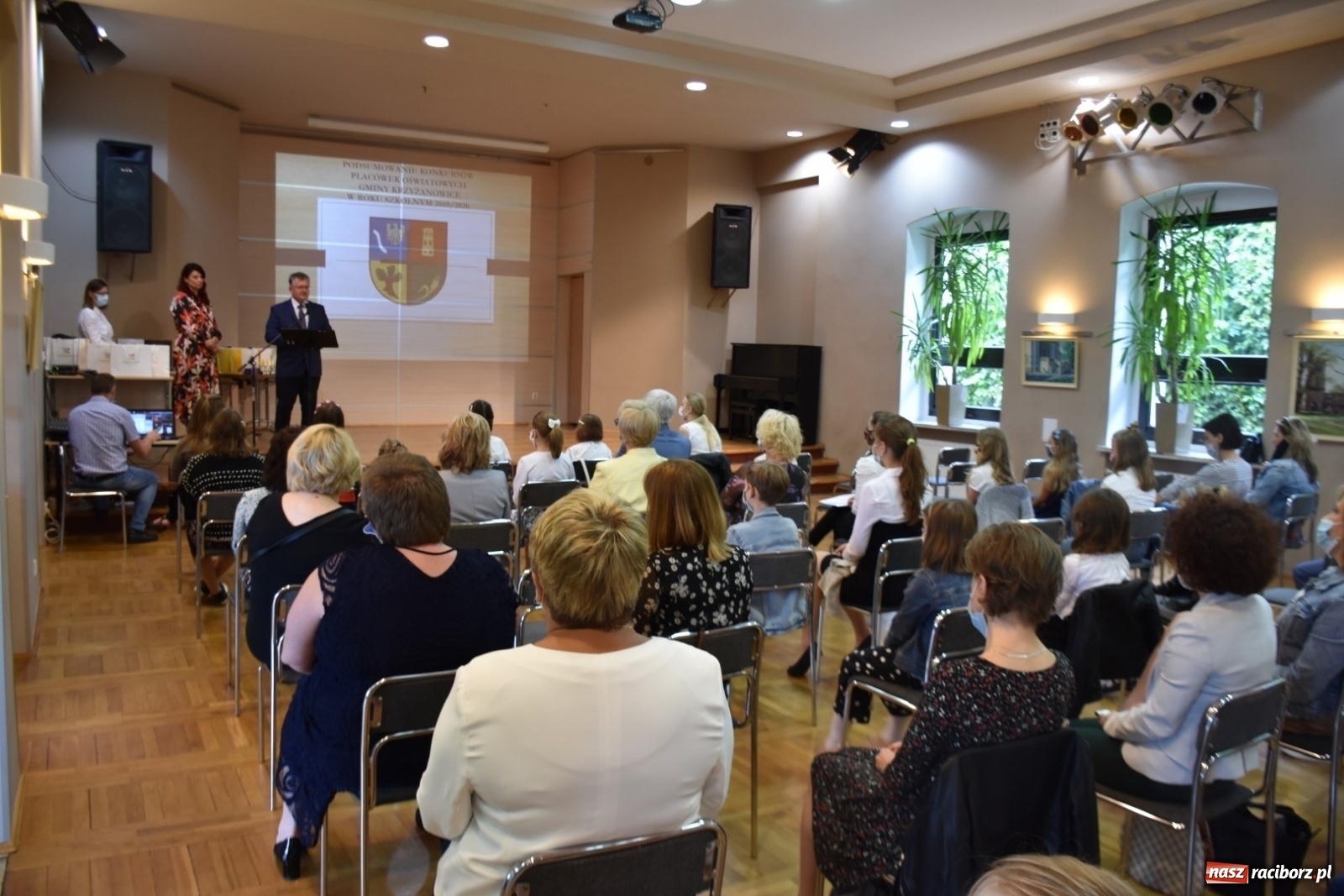 Zdjęcie w galerii na portalu naszraciborz.pl: Wybitni uczniowie gminy Krzyżanowice nagrodzeni [FOTO] wiadomości z regionu