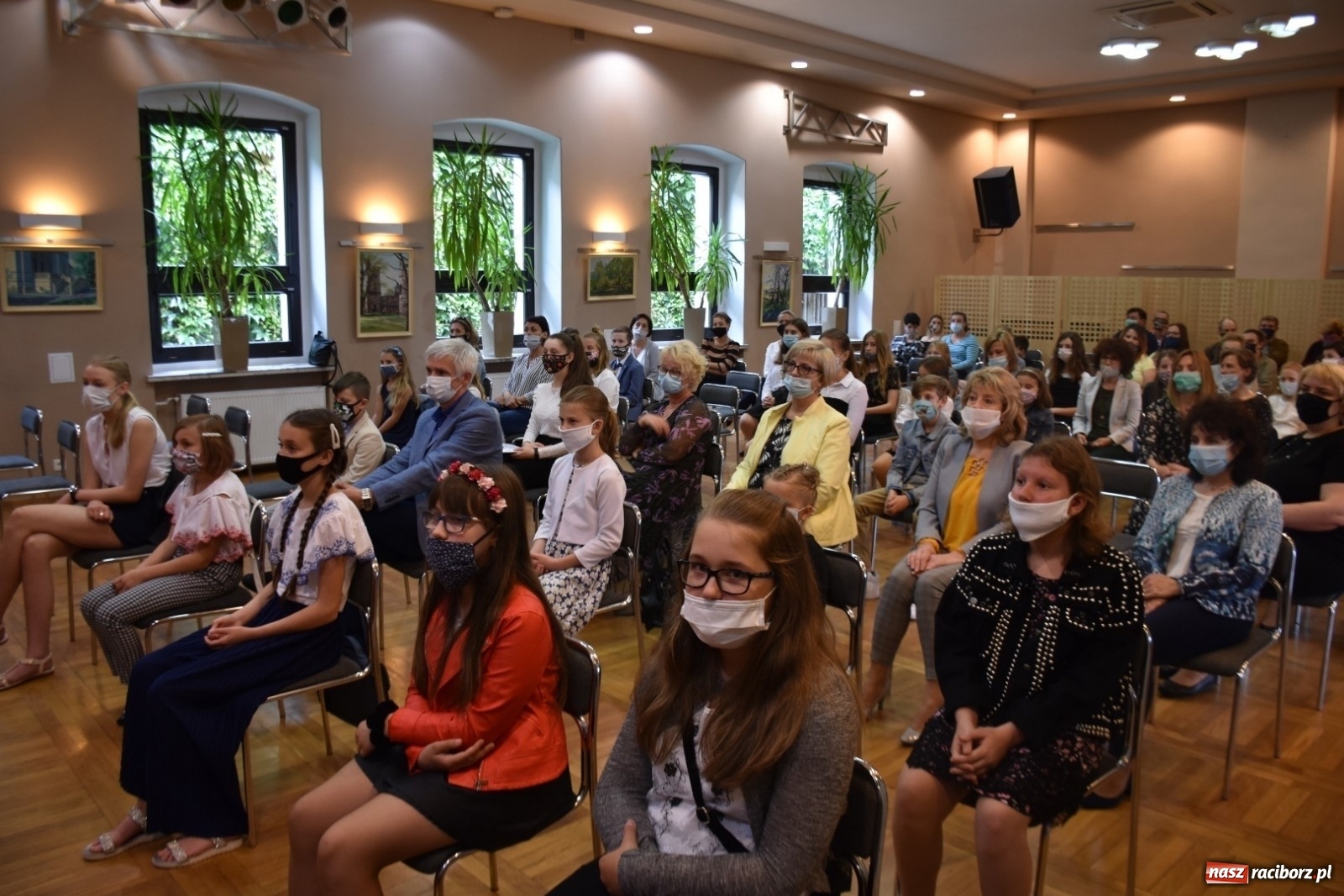 Zdjęcie w galerii na portalu naszraciborz.pl: Wybitni uczniowie gminy Krzyżanowice nagrodzeni [FOTO] wiadomości z regionu