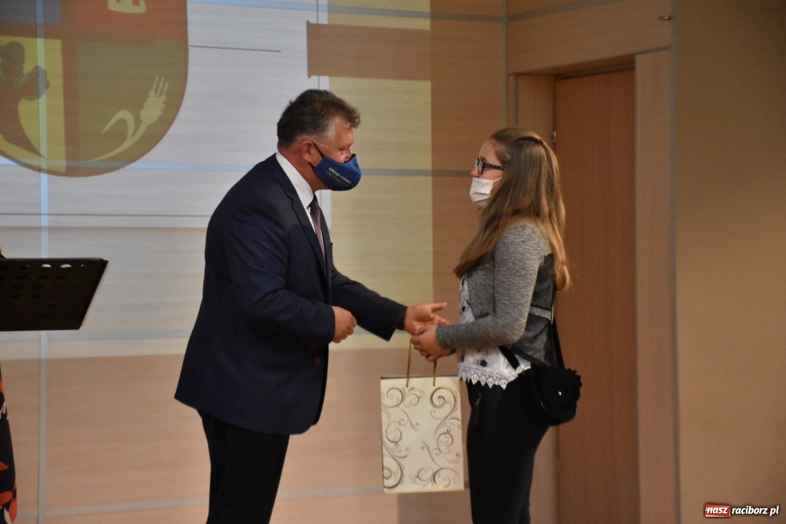 Zdjęcie w galerii na portalu naszraciborz.pl: Wybitni uczniowie gminy Krzyżanowice nagrodzeni [FOTO] wiadomości z regionu