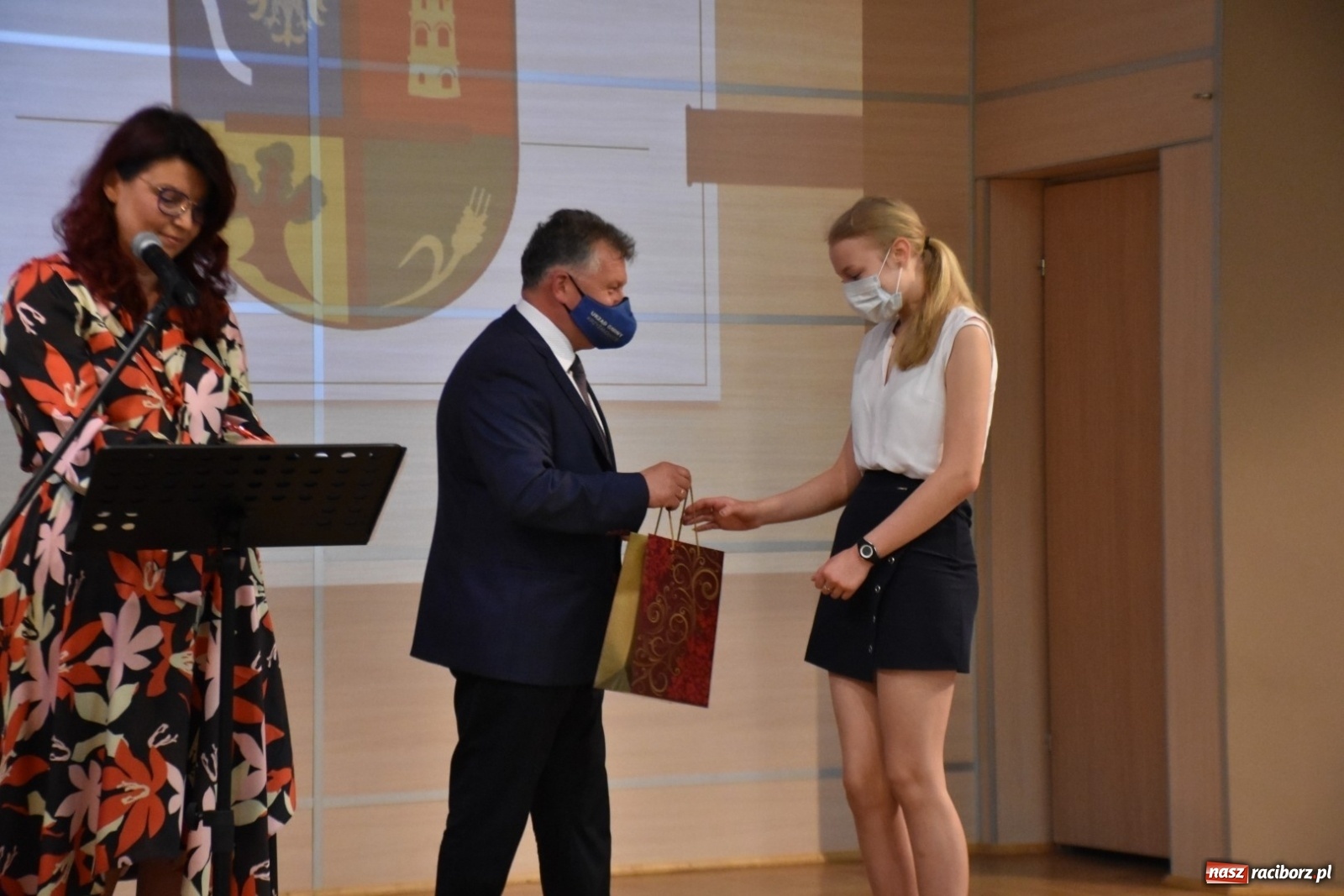 Zdjęcie w galerii na portalu naszraciborz.pl: Wybitni uczniowie gminy Krzyżanowice nagrodzeni [FOTO] wiadomości z regionu