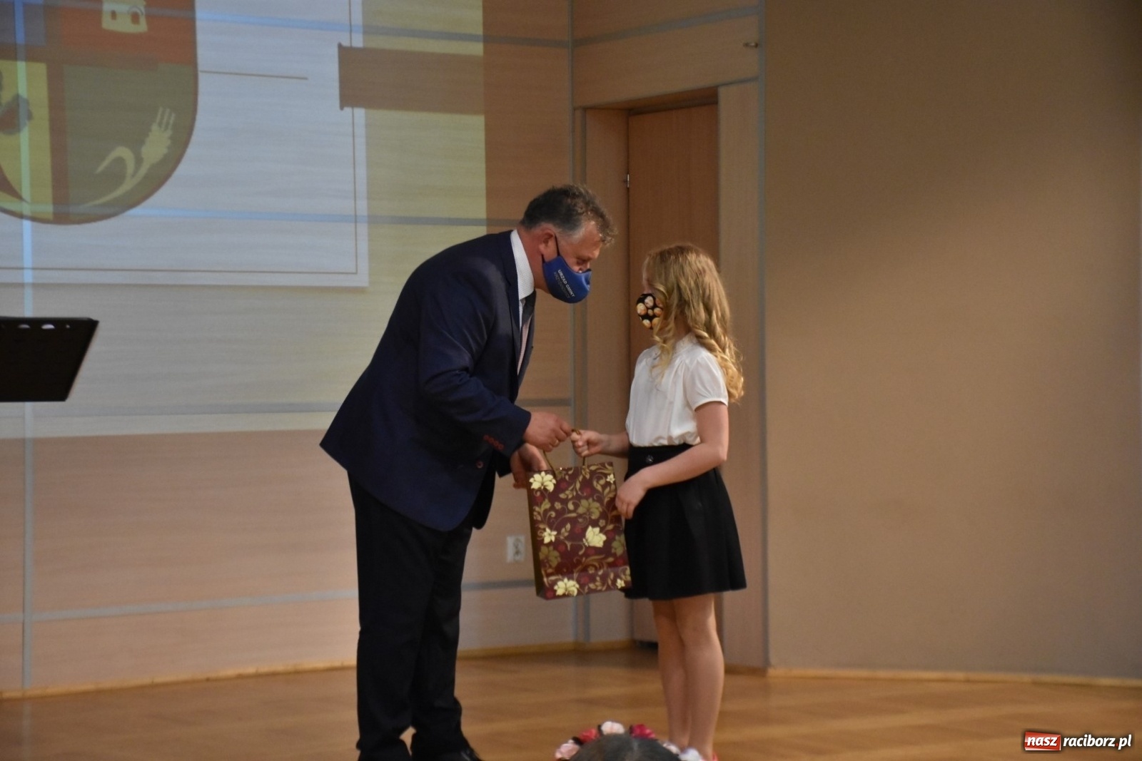 Zdjęcie w galerii na portalu naszraciborz.pl: Wybitni uczniowie gminy Krzyżanowice nagrodzeni [FOTO] wiadomości z regionu