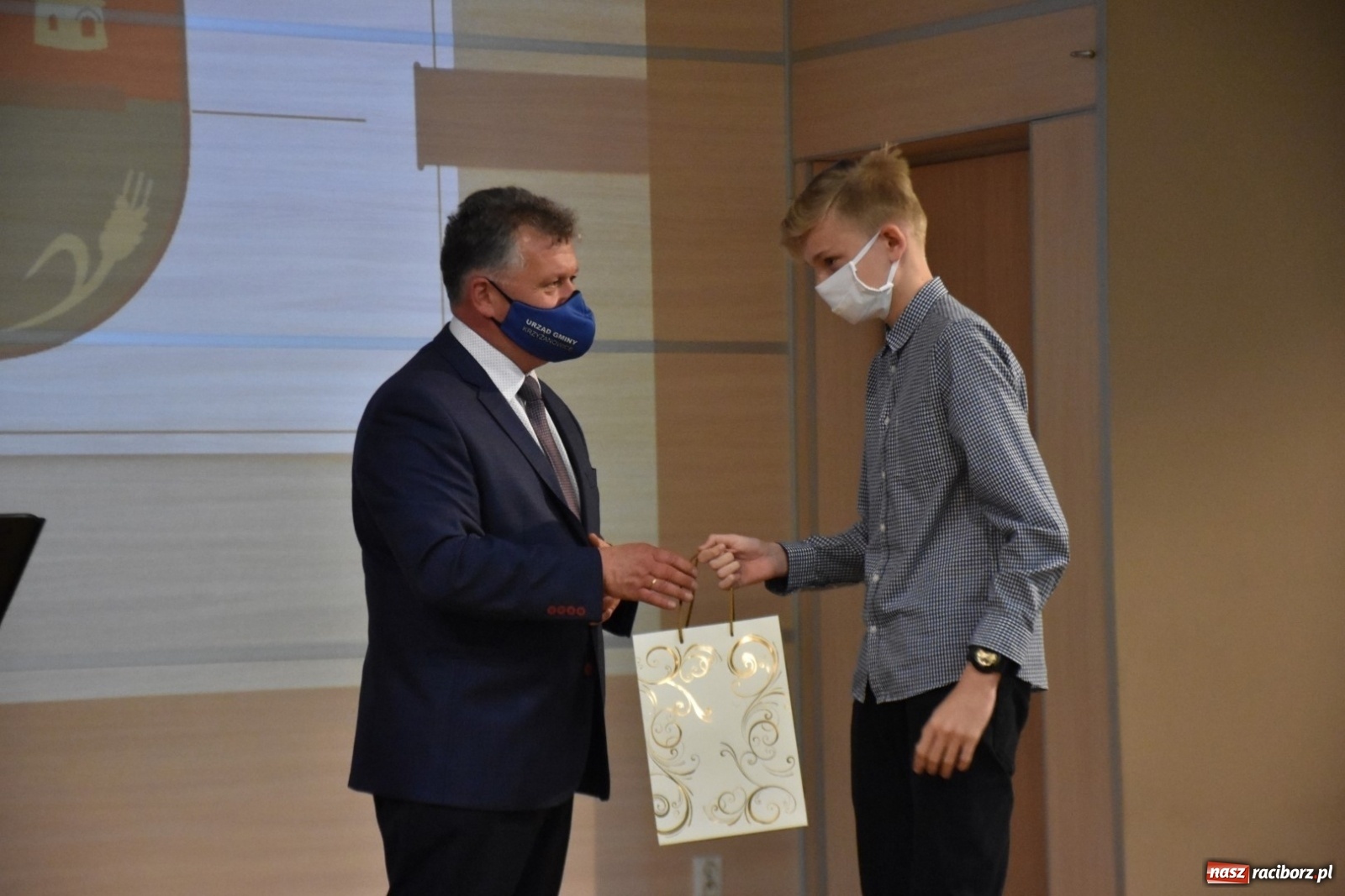 Zdjęcie w galerii na portalu naszraciborz.pl: Wybitni uczniowie gminy Krzyżanowice nagrodzeni [FOTO] wiadomości z regionu