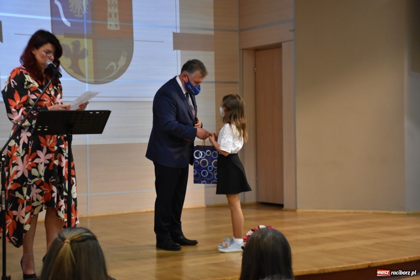 Zdjęcie w galerii na portalu naszraciborz.pl: Wybitni uczniowie gminy Krzyżanowice nagrodzeni [FOTO] wiadomości z regionu