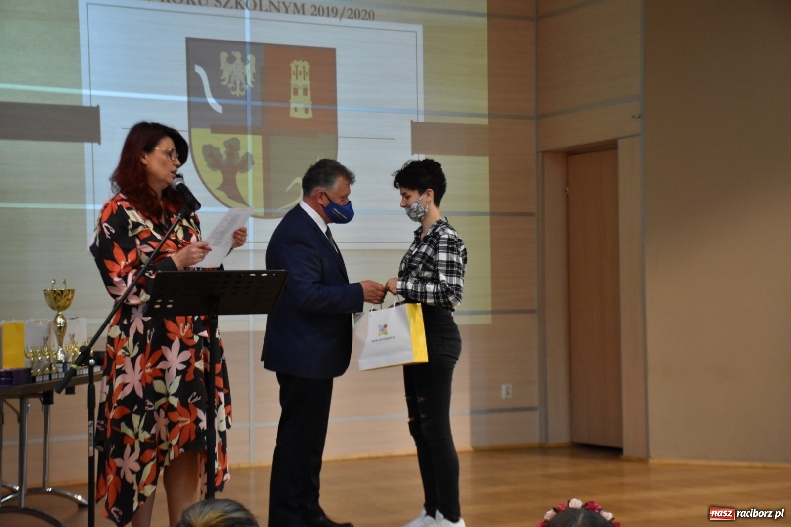 Zdjęcie w galerii na portalu naszraciborz.pl: Wybitni uczniowie gminy Krzyżanowice nagrodzeni [FOTO] wiadomości z regionu