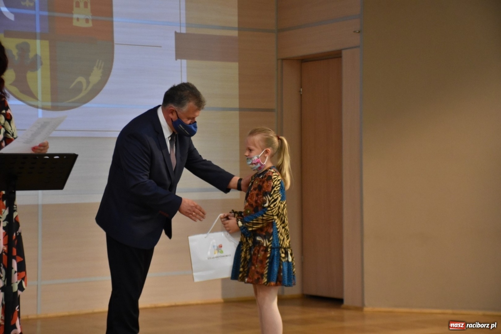 Zdjęcie w galerii na portalu naszraciborz.pl: Wybitni uczniowie gminy Krzyżanowice nagrodzeni [FOTO] wiadomości z regionu