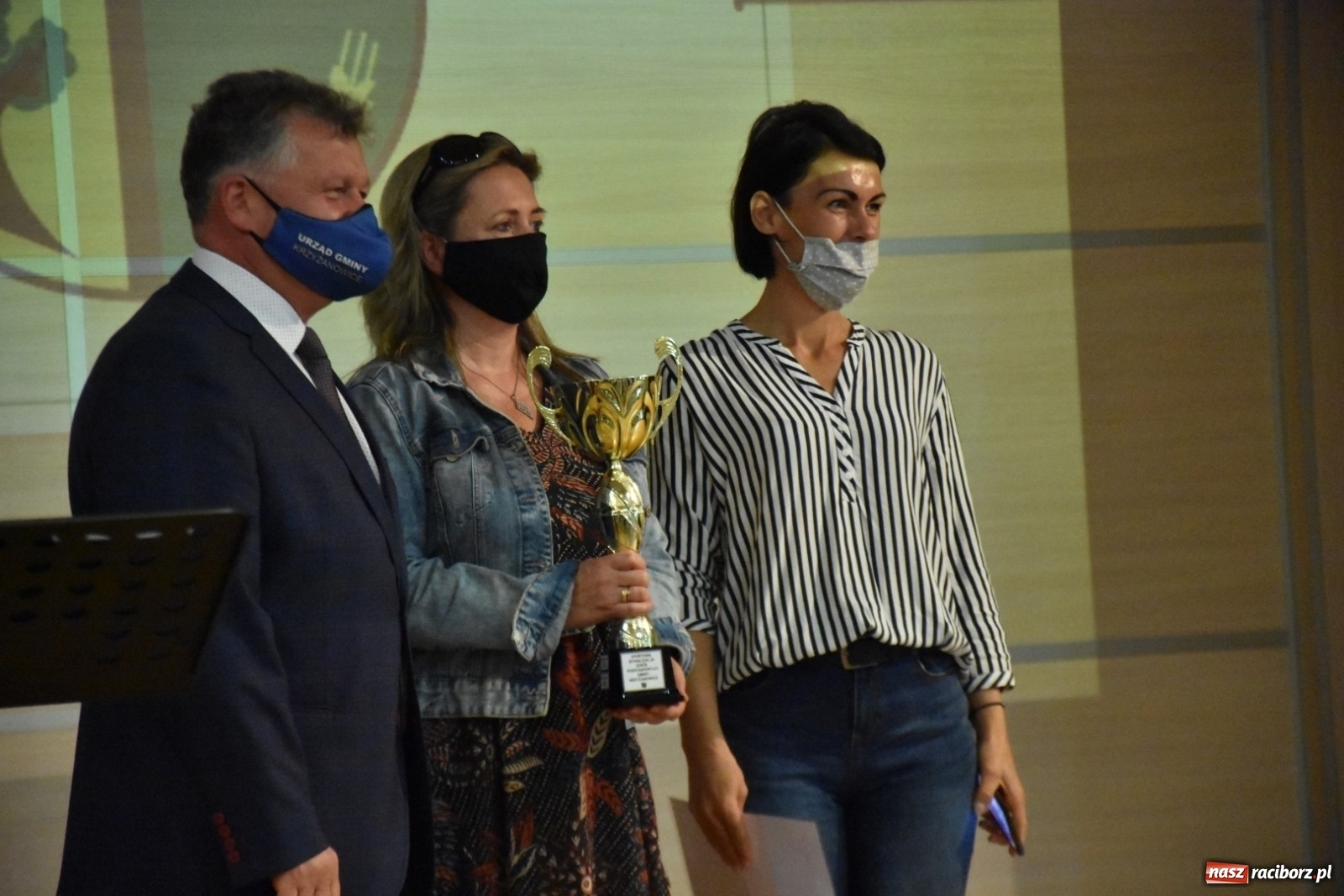 Zdjęcie w galerii na portalu naszraciborz.pl: Wybitni uczniowie gminy Krzyżanowice nagrodzeni [FOTO] wiadomości z regionu