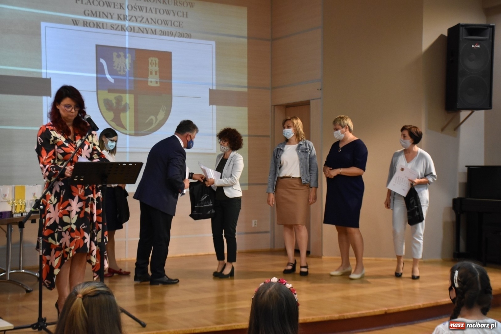 Zdjęcie w galerii na portalu naszraciborz.pl: Wybitni uczniowie gminy Krzyżanowice nagrodzeni [FOTO] wiadomości z regionu