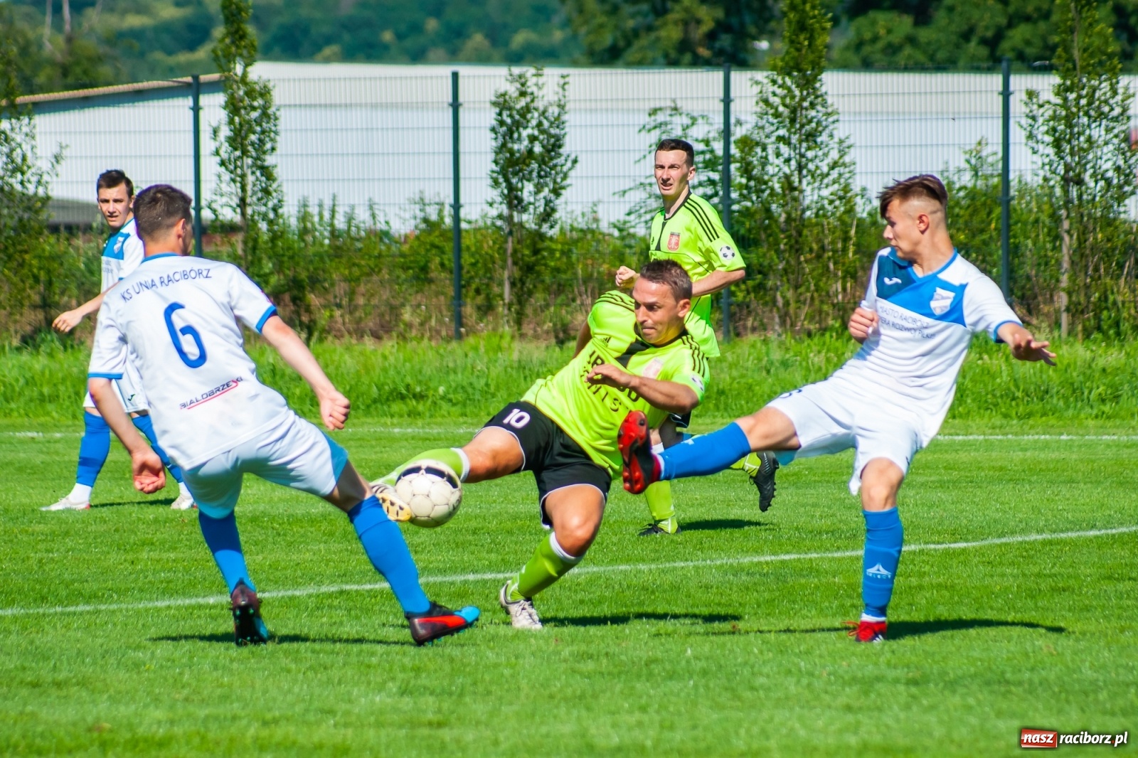 Zdjęcie w galerii na portalu naszraciborz.pl: Efekt nowej miotły zadziałał. Wygrana Unii pod wodzą nowego trenera [FOTO i WIDEO] wiadomości z regionu