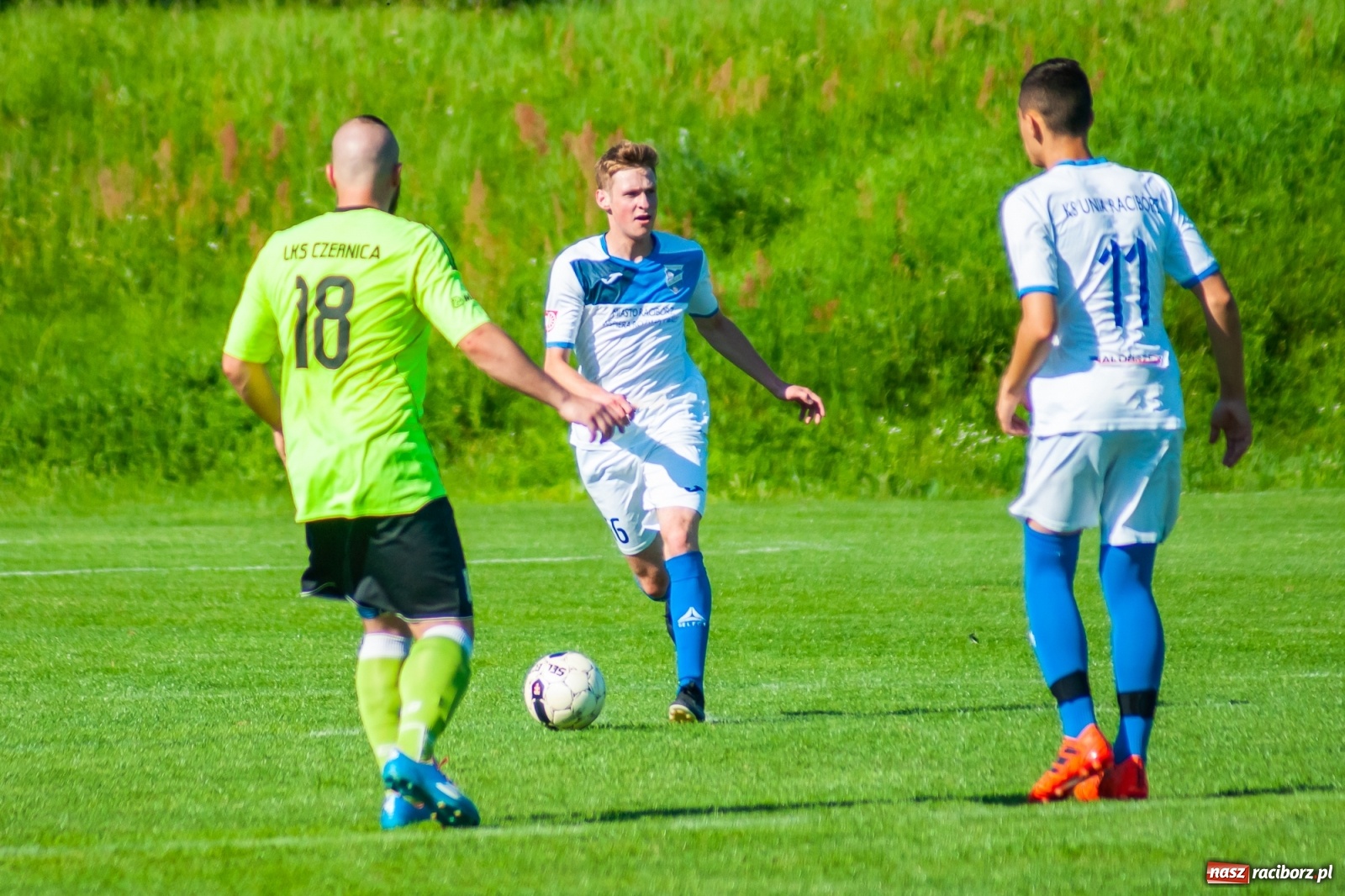 Zdjęcie w galerii na portalu naszraciborz.pl: Efekt nowej miotły zadziałał. Wygrana Unii pod wodzą nowego trenera [FOTO i WIDEO] wiadomości z regionu