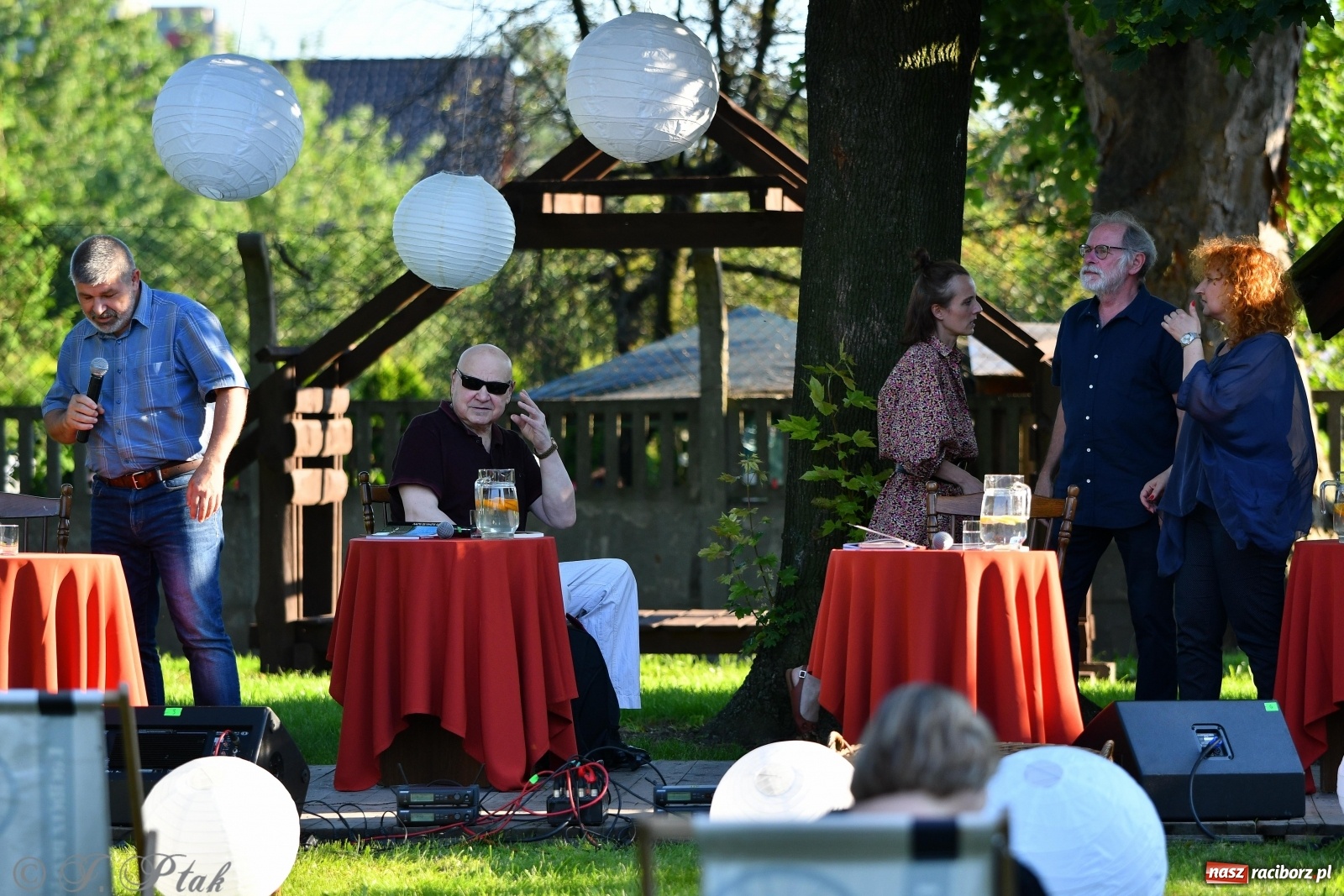 Zdjęcie w galerii na portalu naszraciborz.pl: Promocja Almanachu w ogrodach Strzechy  wiadomości z regionu
