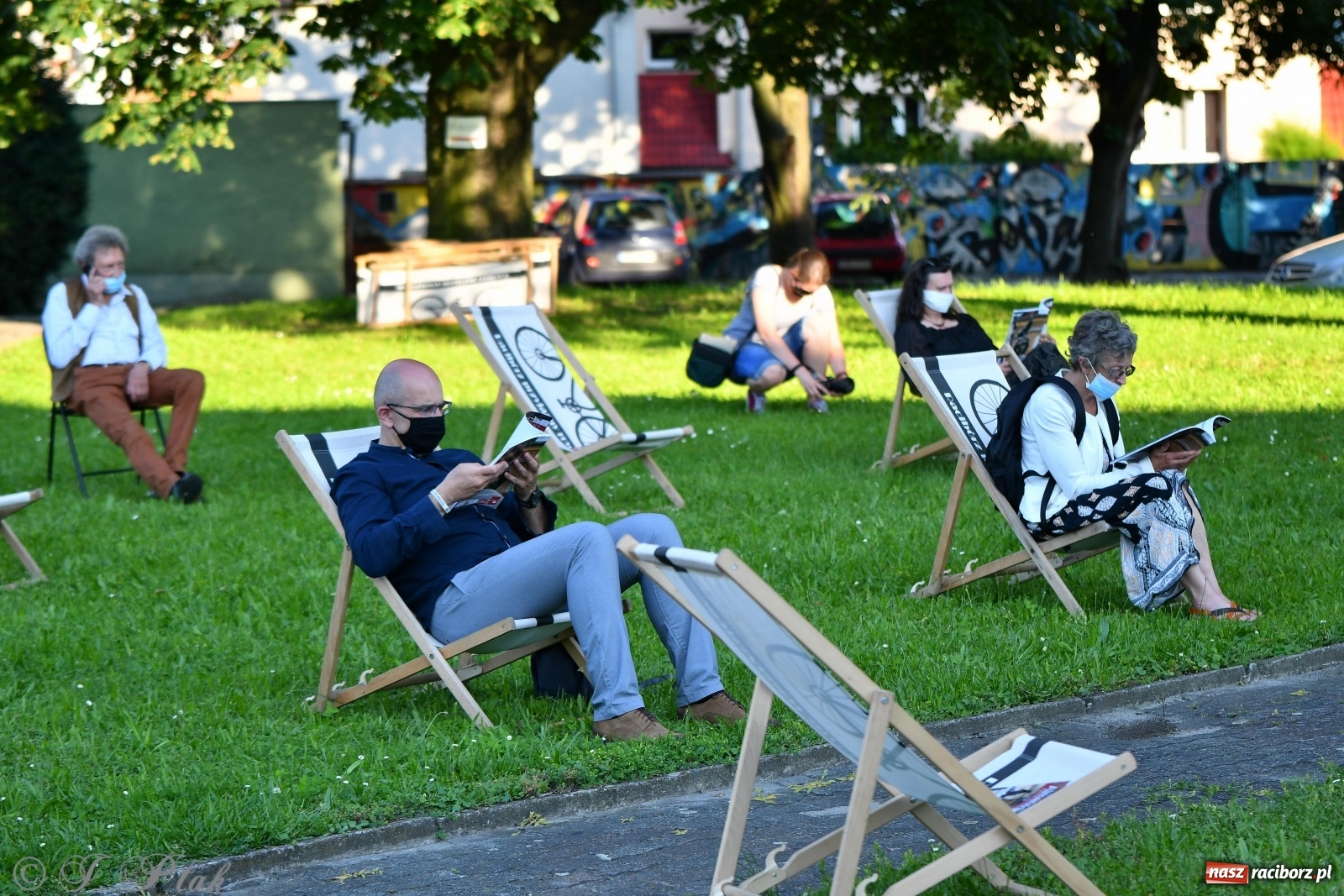 Zdjęcie w galerii na portalu naszraciborz.pl: Promocja Almanachu w ogrodach Strzechy  wiadomości z regionu