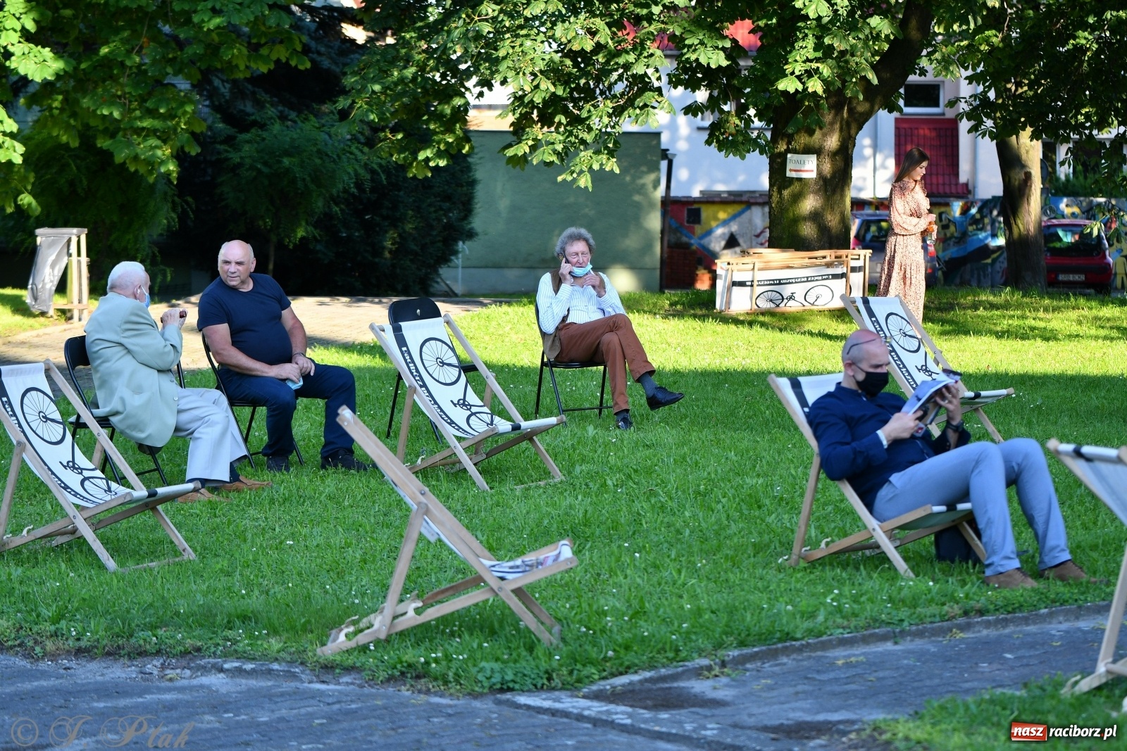 Zdjęcie w galerii na portalu naszraciborz.pl: Promocja Almanachu w ogrodach Strzechy  wiadomości z regionu