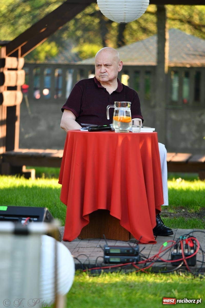 Zdjęcie w galerii na portalu naszraciborz.pl: Promocja Almanachu w ogrodach Strzechy  wiadomości z regionu