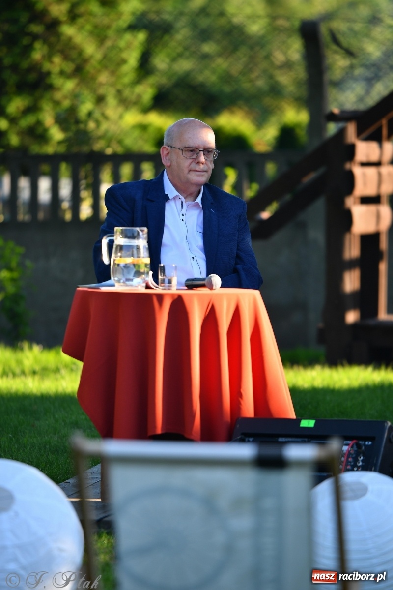 Zdjęcie w galerii na portalu naszraciborz.pl: Promocja Almanachu w ogrodach Strzechy  wiadomości z regionu