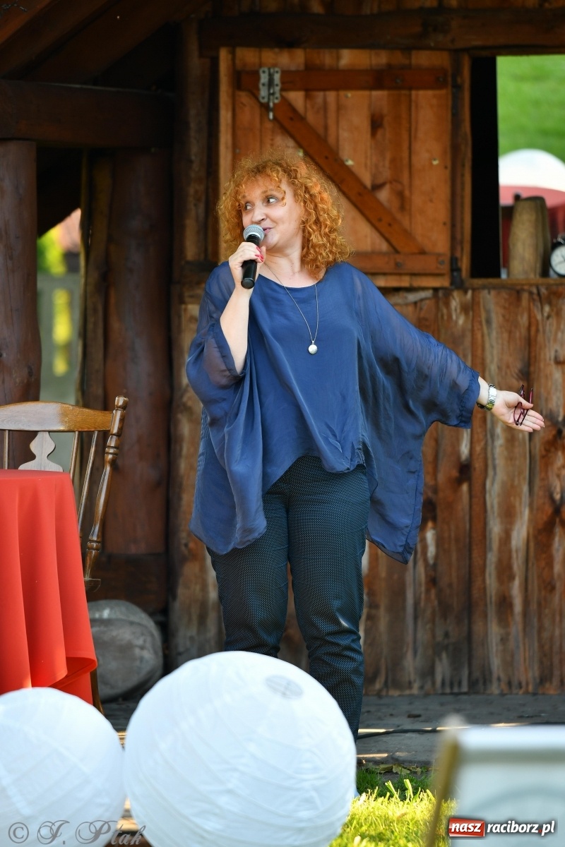 Zdjęcie w galerii na portalu naszraciborz.pl: Promocja Almanachu w ogrodach Strzechy  wiadomości z regionu