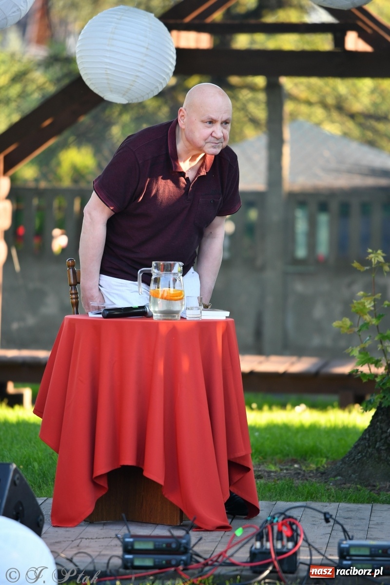 Zdjęcie w galerii na portalu naszraciborz.pl: Promocja Almanachu w ogrodach Strzechy  wiadomości z regionu