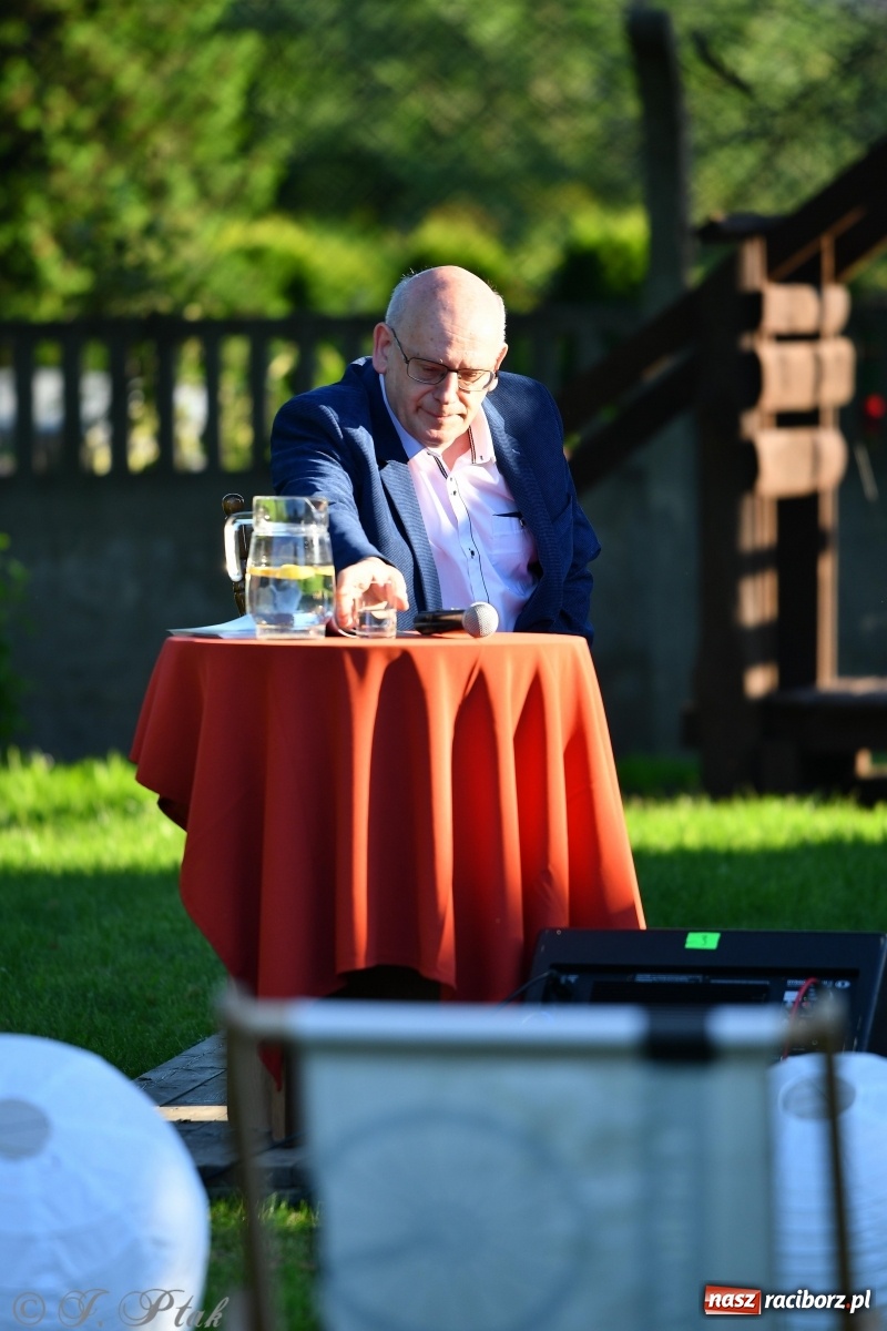 Zdjęcie w galerii na portalu naszraciborz.pl: Promocja Almanachu w ogrodach Strzechy  wiadomości z regionu