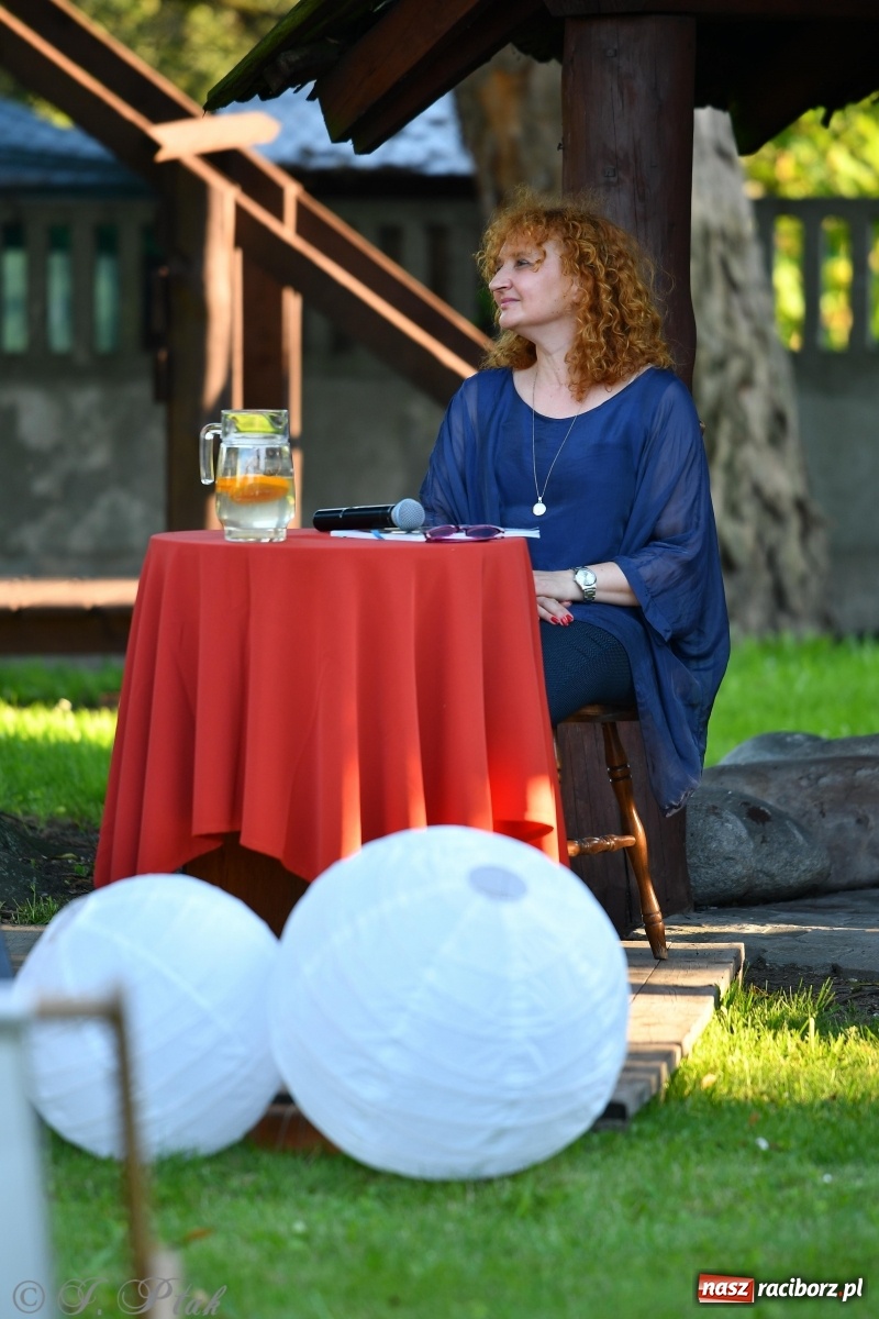 Zdjęcie w galerii na portalu naszraciborz.pl: Promocja Almanachu w ogrodach Strzechy  wiadomości z regionu