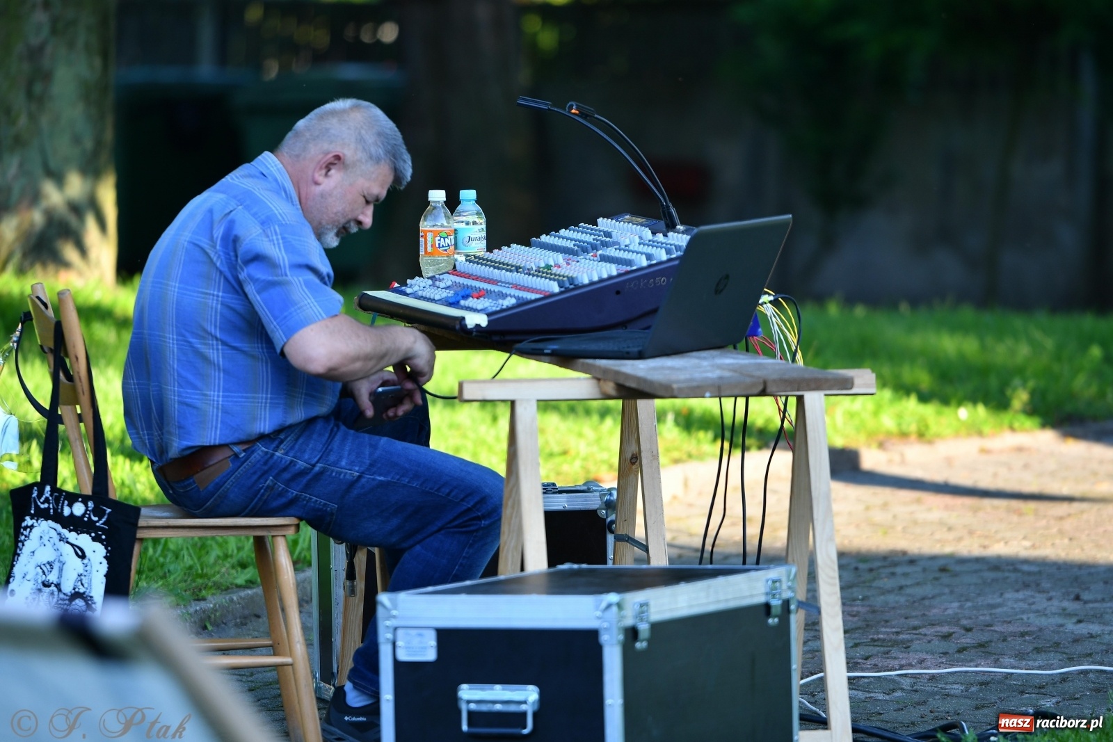 Zdjęcie w galerii na portalu naszraciborz.pl: Promocja Almanachu w ogrodach Strzechy  wiadomości z regionu