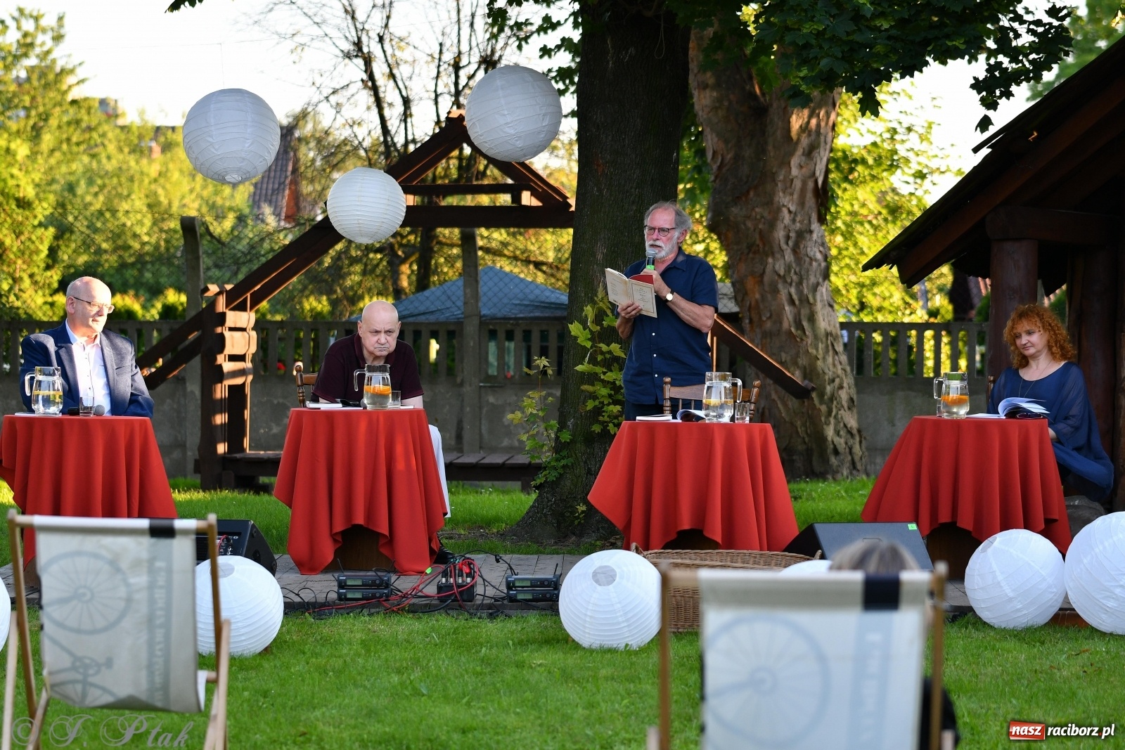 Zdjęcie w galerii na portalu naszraciborz.pl: Promocja Almanachu w ogrodach Strzechy  wiadomości z regionu