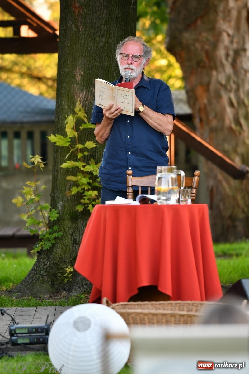 Zdjęcie w galerii na portalu naszraciborz.pl: Promocja Almanachu w ogrodach Strzechy  wiadomości z regionu