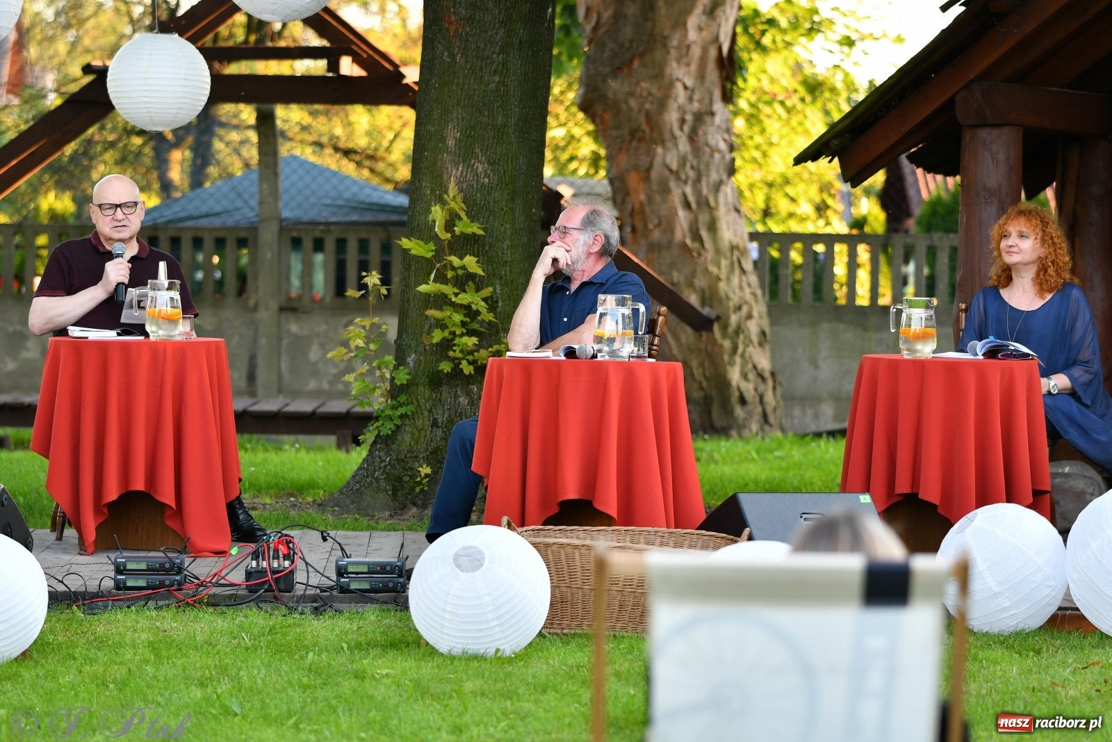 Zdjęcie w galerii na portalu naszraciborz.pl: Promocja Almanachu w ogrodach Strzechy  wiadomości z regionu