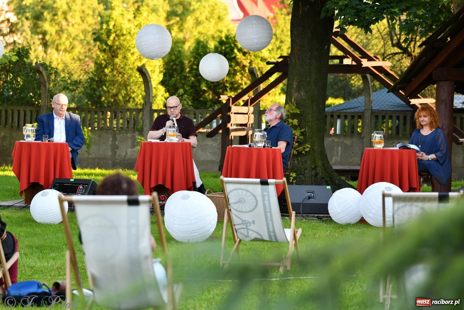 Zdjęcie w galerii na portalu naszraciborz.pl: Promocja Almanachu w ogrodach Strzechy  wiadomości z regionu