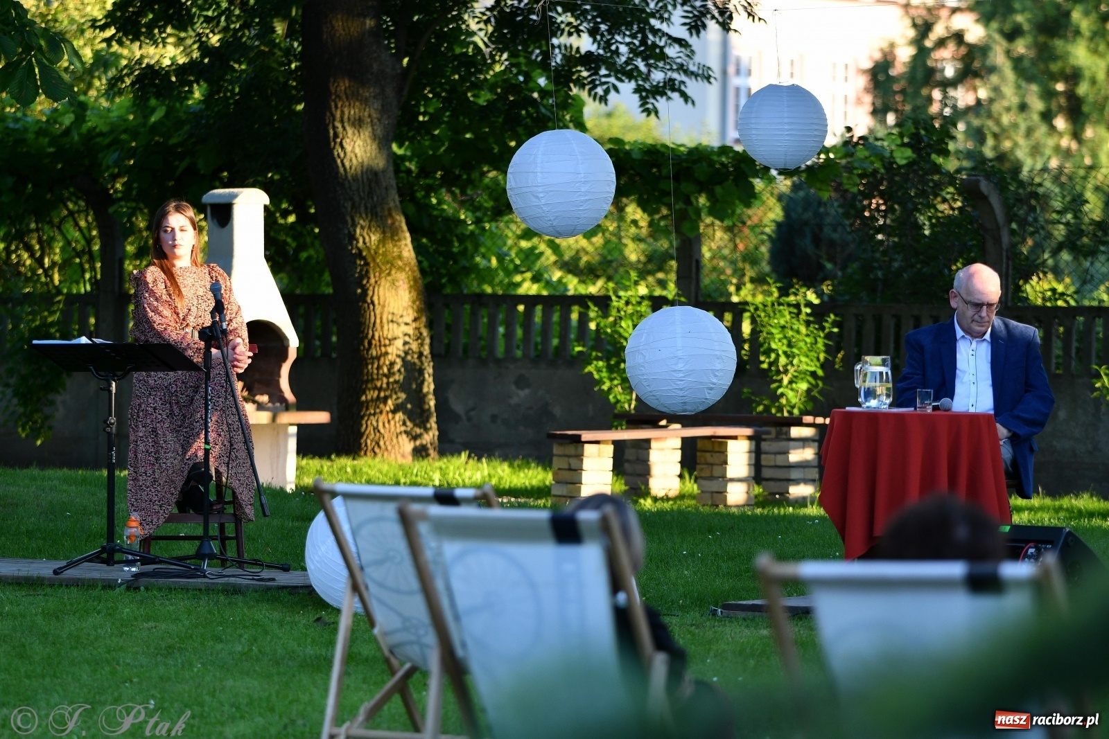 Zdjęcie w galerii na portalu naszraciborz.pl: Promocja Almanachu w ogrodach Strzechy  wiadomości z regionu