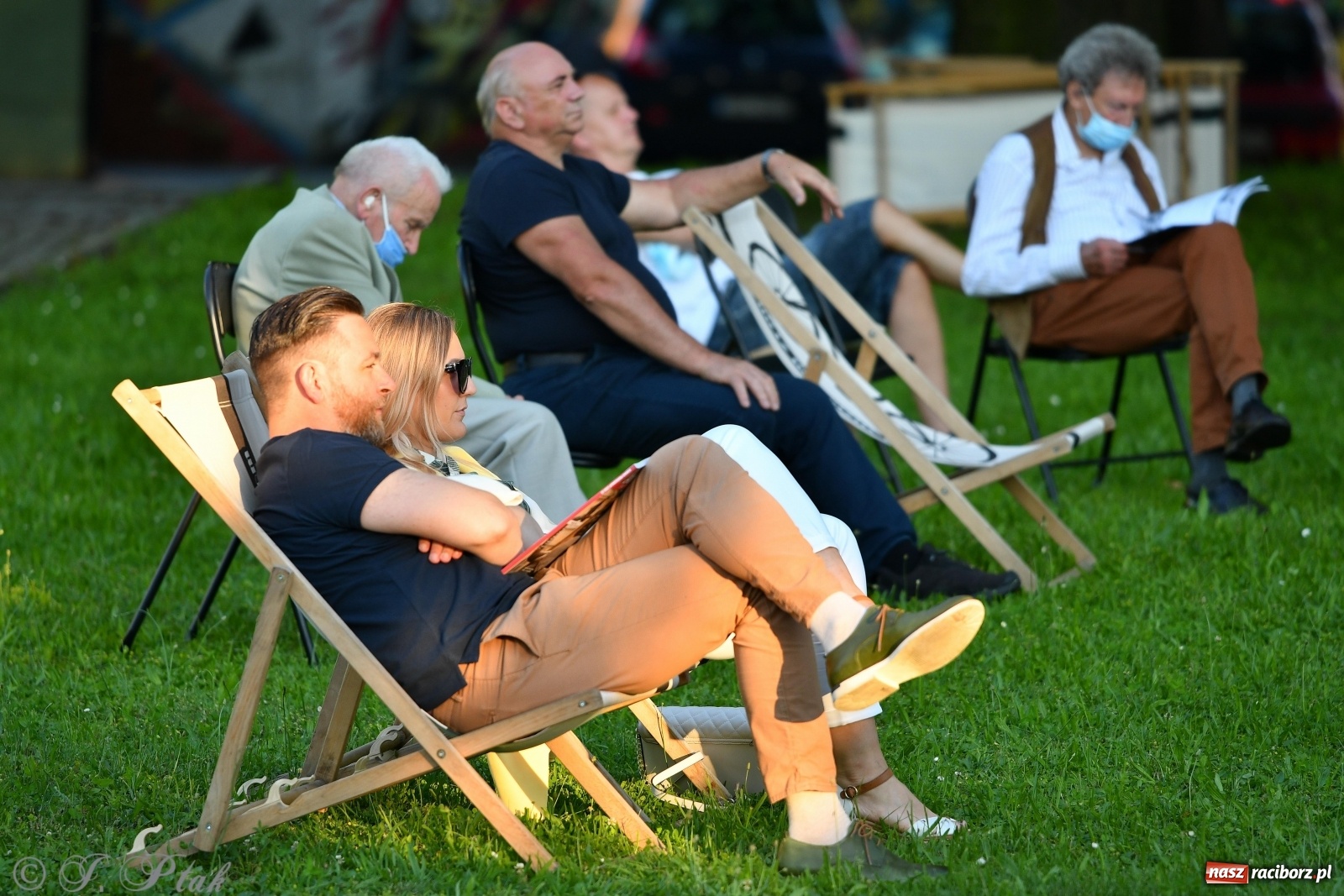 Zdjęcie w galerii na portalu naszraciborz.pl: Promocja Almanachu w ogrodach Strzechy  wiadomości z regionu
