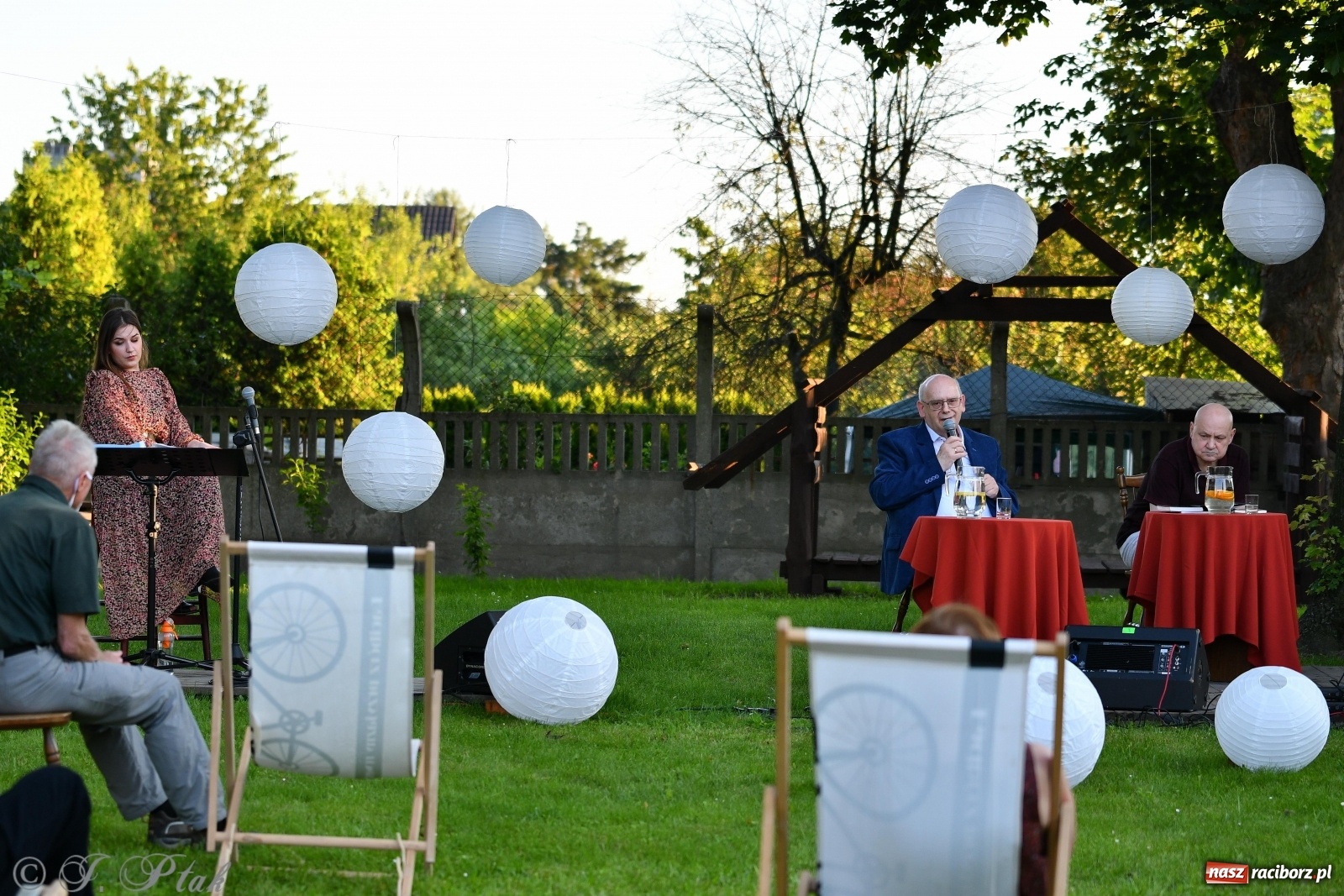 Zdjęcie w galerii na portalu naszraciborz.pl: Promocja Almanachu w ogrodach Strzechy  wiadomości z regionu