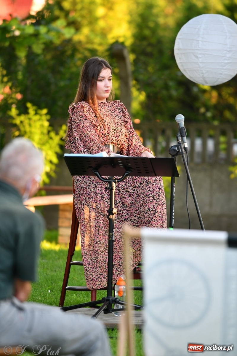 Zdjęcie w galerii na portalu naszraciborz.pl: Promocja Almanachu w ogrodach Strzechy  wiadomości z regionu