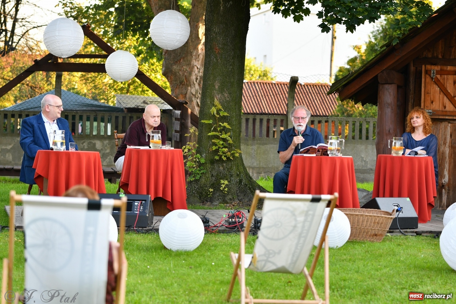 Zdjęcie w galerii na portalu naszraciborz.pl: Promocja Almanachu w ogrodach Strzechy  wiadomości z regionu