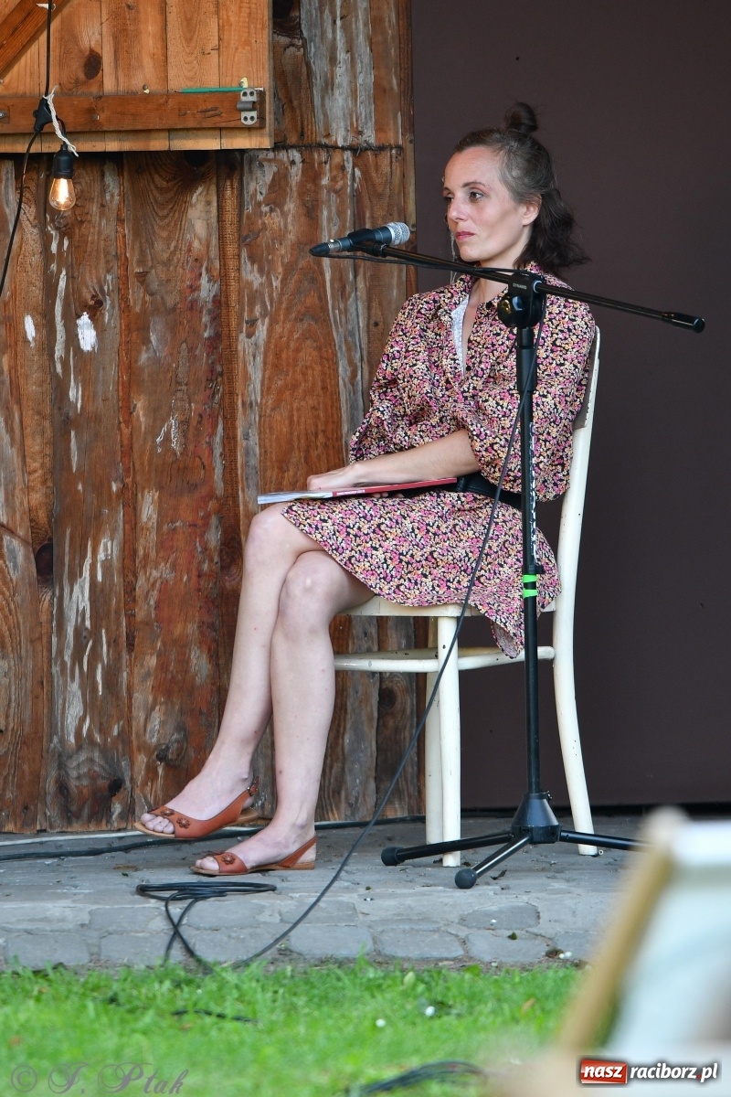 Zdjęcie w galerii na portalu naszraciborz.pl: Promocja Almanachu w ogrodach Strzechy  wiadomości z regionu