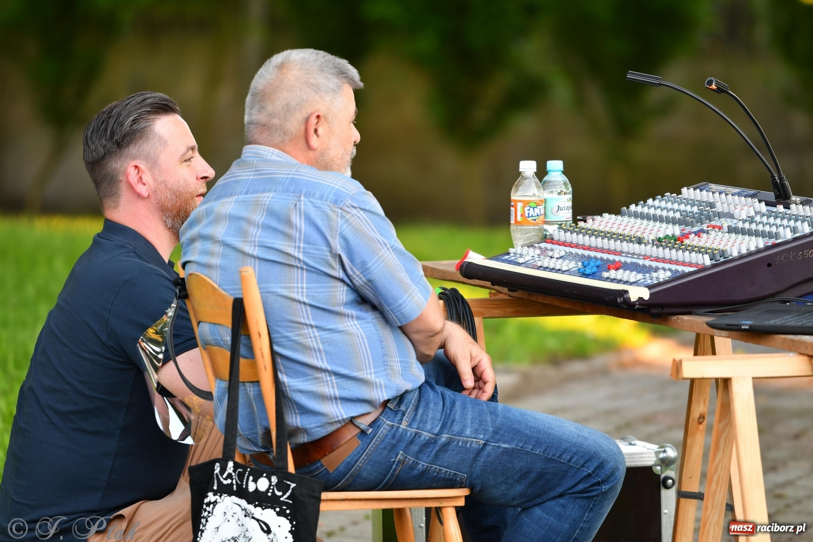 Zdjęcie w galerii na portalu naszraciborz.pl: Promocja Almanachu w ogrodach Strzechy  wiadomości z regionu