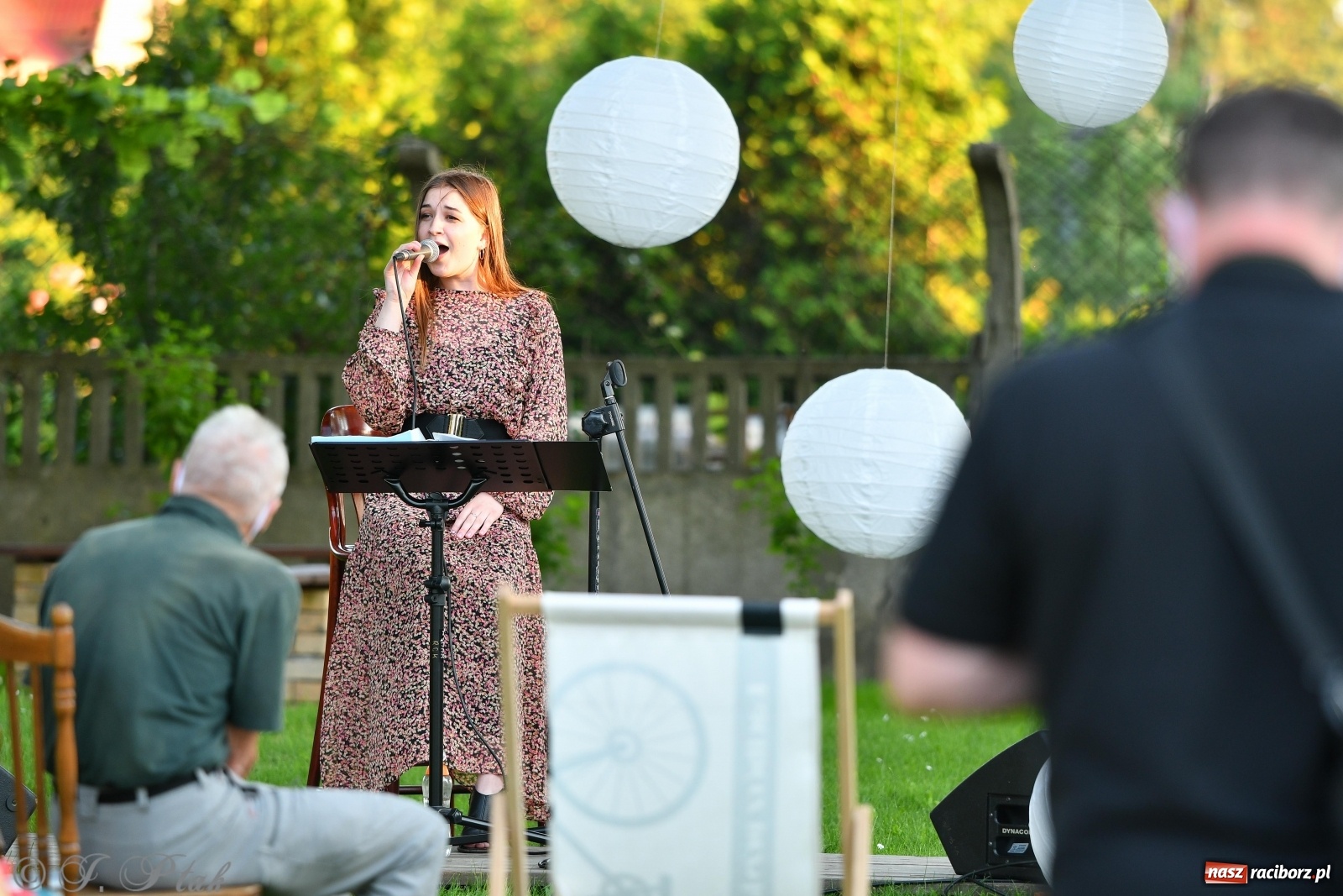 Zdjęcie w galerii na portalu naszraciborz.pl: Promocja Almanachu w ogrodach Strzechy  wiadomości z regionu