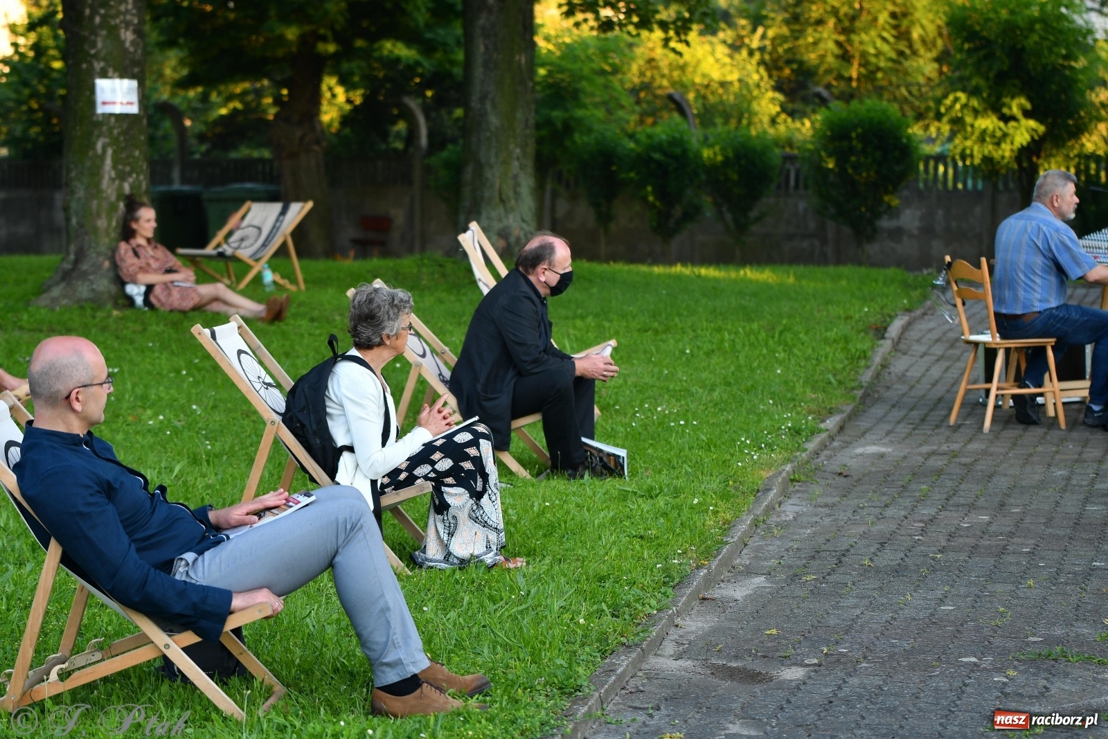 Zdjęcie w galerii na portalu naszraciborz.pl: Promocja Almanachu w ogrodach Strzechy  wiadomości z regionu