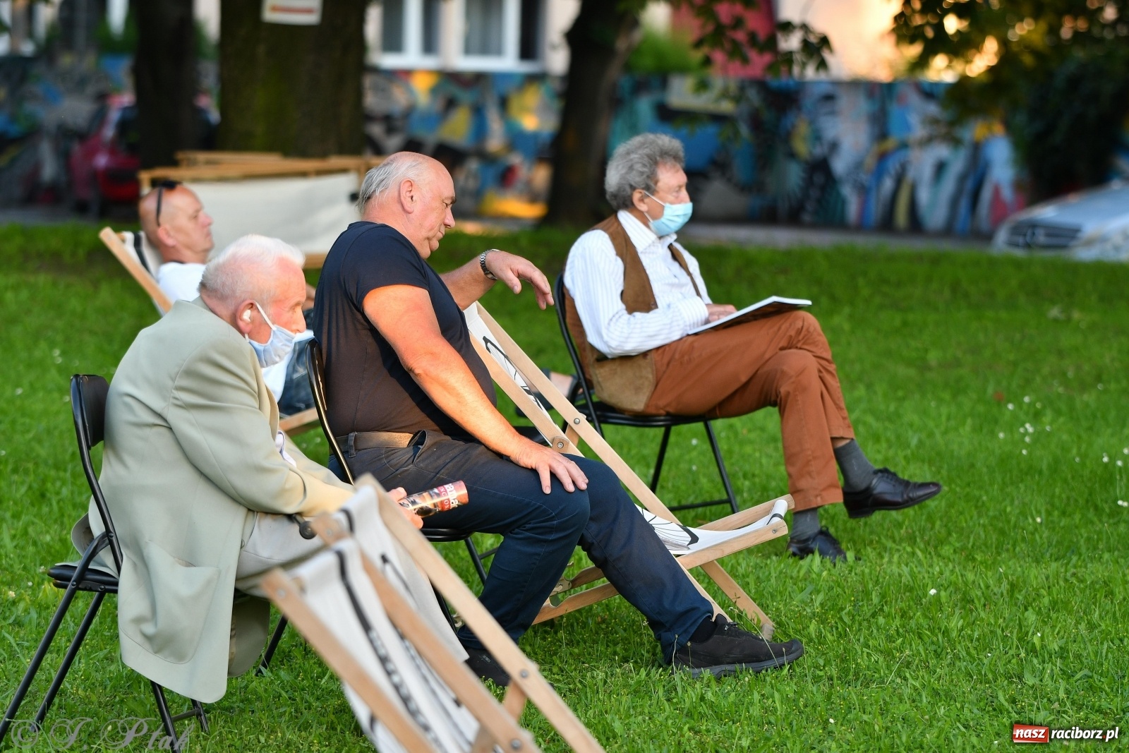 Zdjęcie w galerii na portalu naszraciborz.pl: Promocja Almanachu w ogrodach Strzechy  wiadomości z regionu