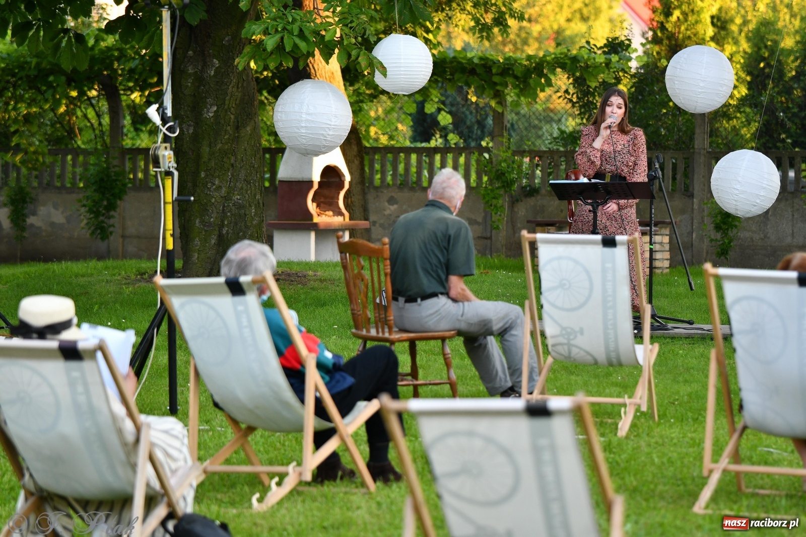 Zdjęcie w galerii na portalu naszraciborz.pl: Promocja Almanachu w ogrodach Strzechy  wiadomości z regionu