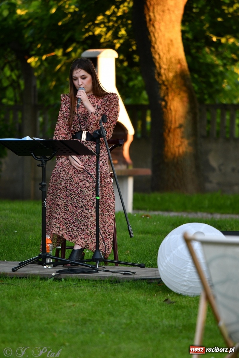 Zdjęcie w galerii na portalu naszraciborz.pl: Promocja Almanachu w ogrodach Strzechy  wiadomości z regionu