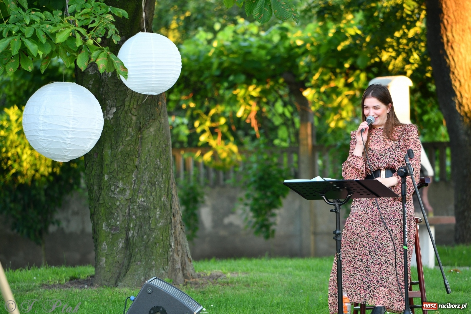 Zdjęcie w galerii na portalu naszraciborz.pl: Promocja Almanachu w ogrodach Strzechy  wiadomości z regionu