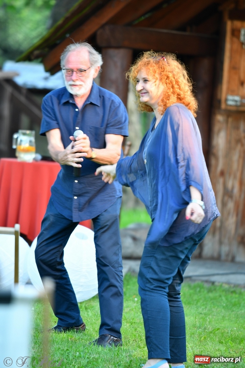 Zdjęcie w galerii na portalu naszraciborz.pl: Promocja Almanachu w ogrodach Strzechy  wiadomości z regionu