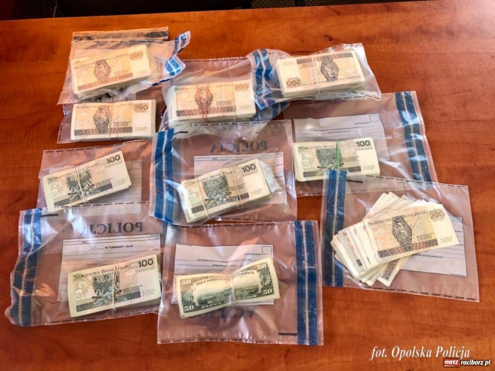 Zdjęcie w galerii na portalu naszraciborz.pl: Tak rozbito gang oszukujący metodą na policjanta [FOTO i WIDEO] wiadomości z regionu