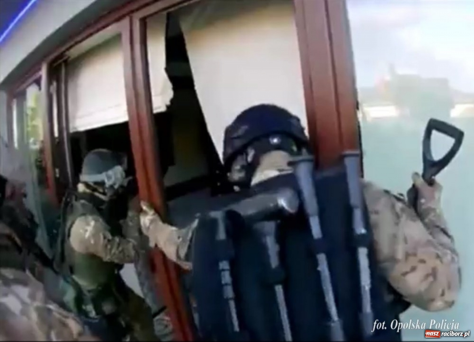 Zdjęcie w galerii na portalu naszraciborz.pl: Tak rozbito gang oszukujący metodą na policjanta [FOTO i WIDEO] wiadomości z regionu