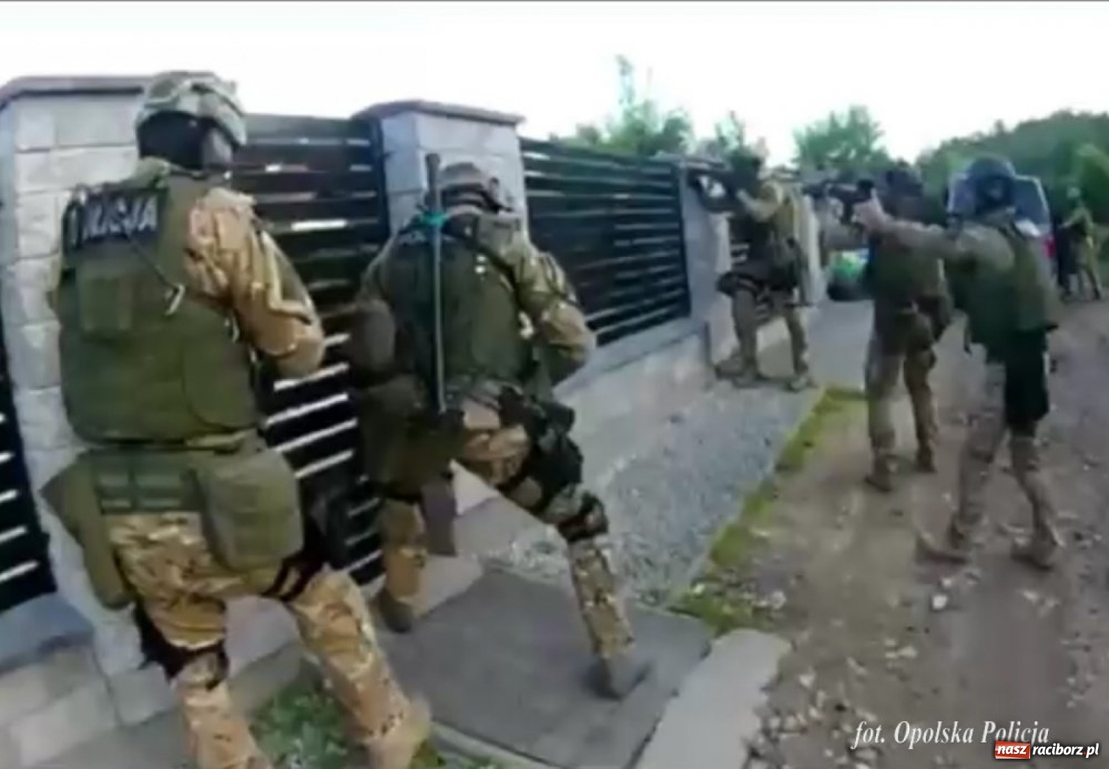 Zdjęcie w galerii na portalu naszraciborz.pl: Tak rozbito gang oszukujący metodą na policjanta [FOTO i WIDEO] wiadomości z regionu