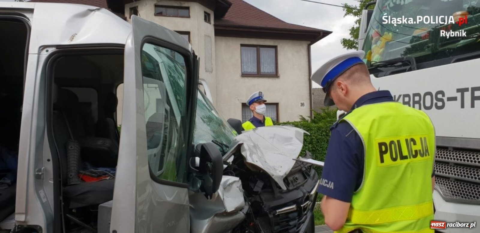 Zdjęcie w galerii na portalu naszraciborz.pl: Groźny wypadek w Nowej Wsi niedaleko Raciborza [FOTO i WIDEO] wiadomości z regionu